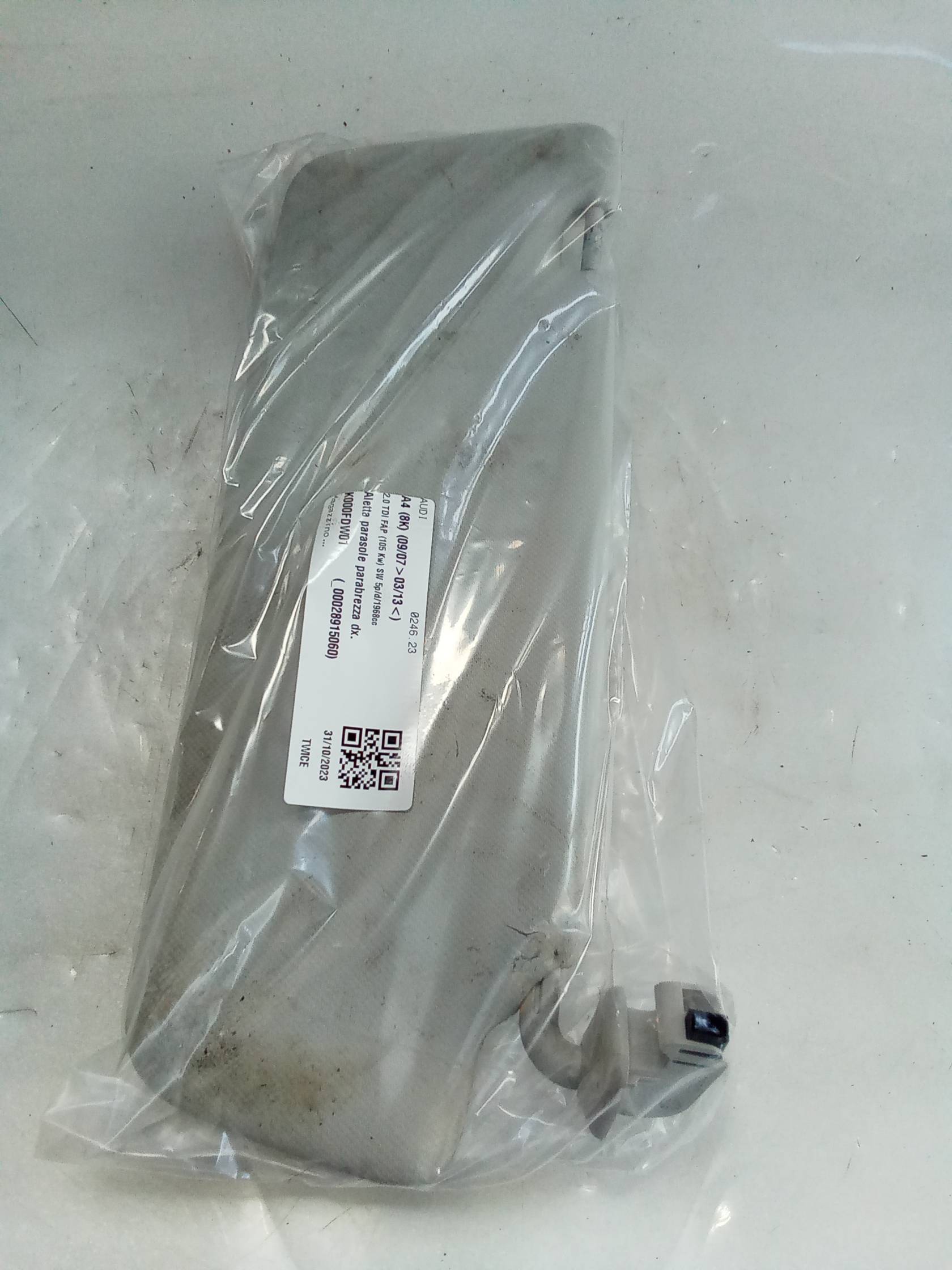Aletta parasole parabrezza dx.