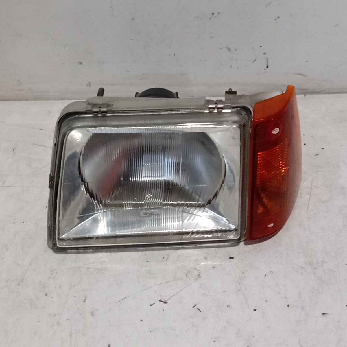 Fanale anteriore sinistro