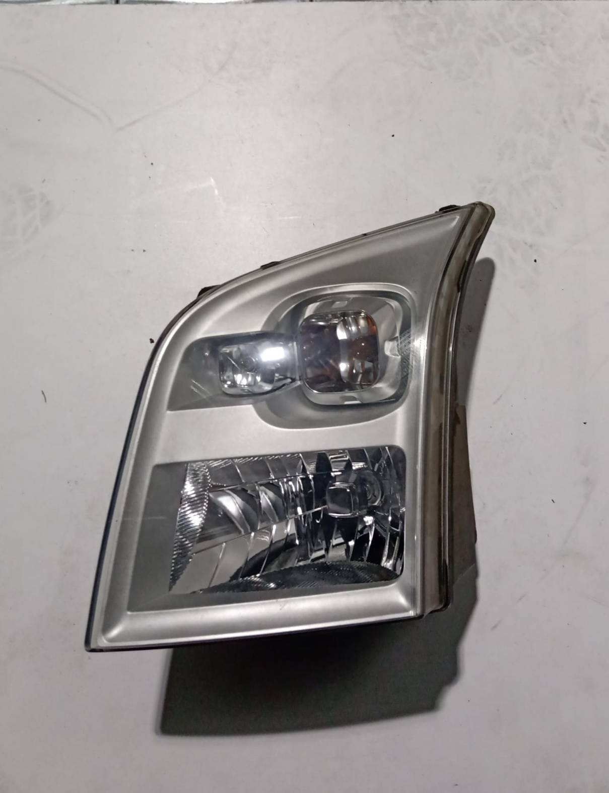 Fanale anteriore sinistro