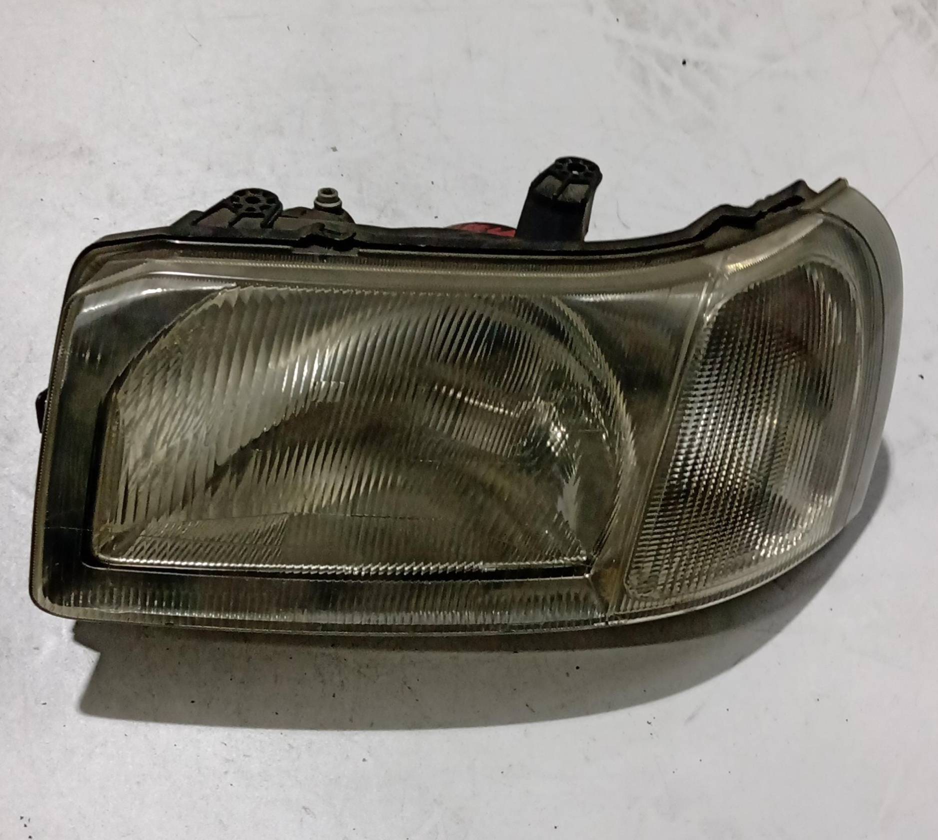 Fanale anteriore sinistro