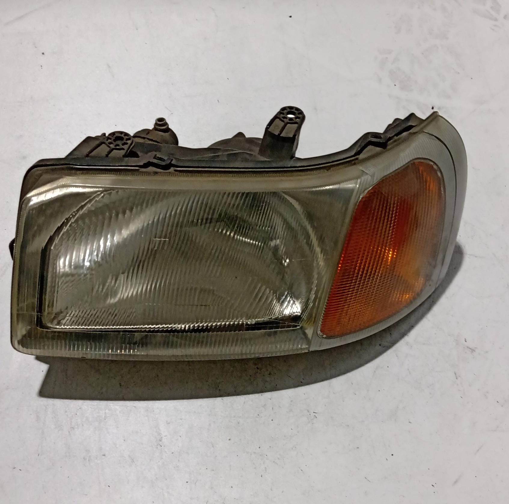 Fanale anteriore sinistro