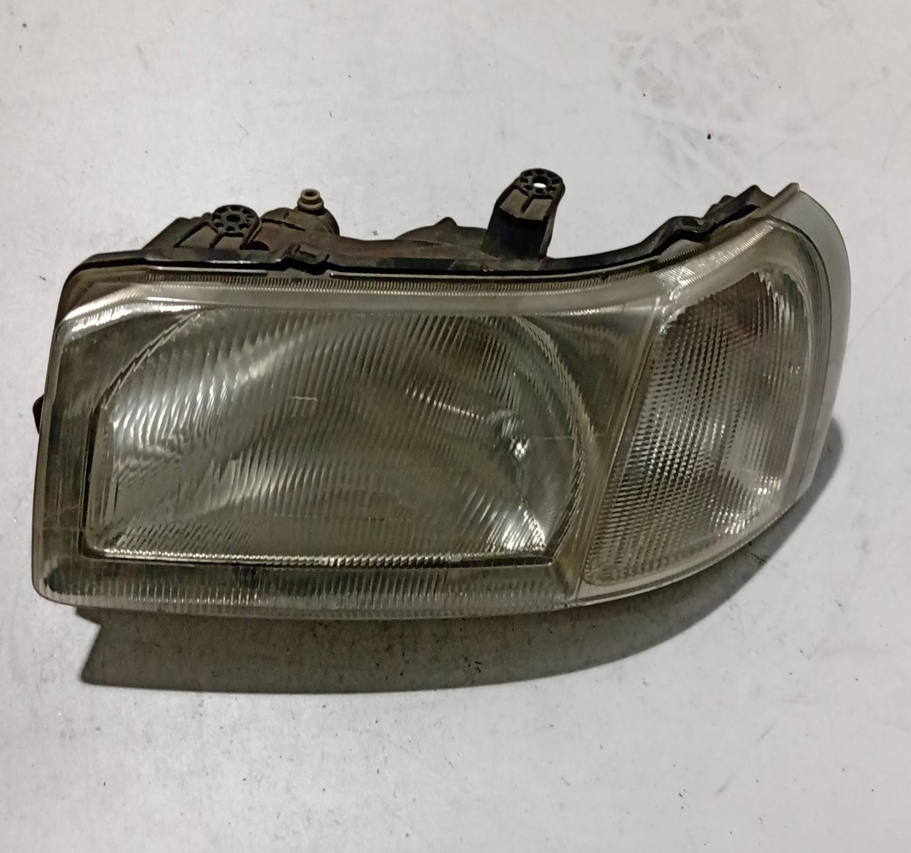 Fanale anteriore sinistro