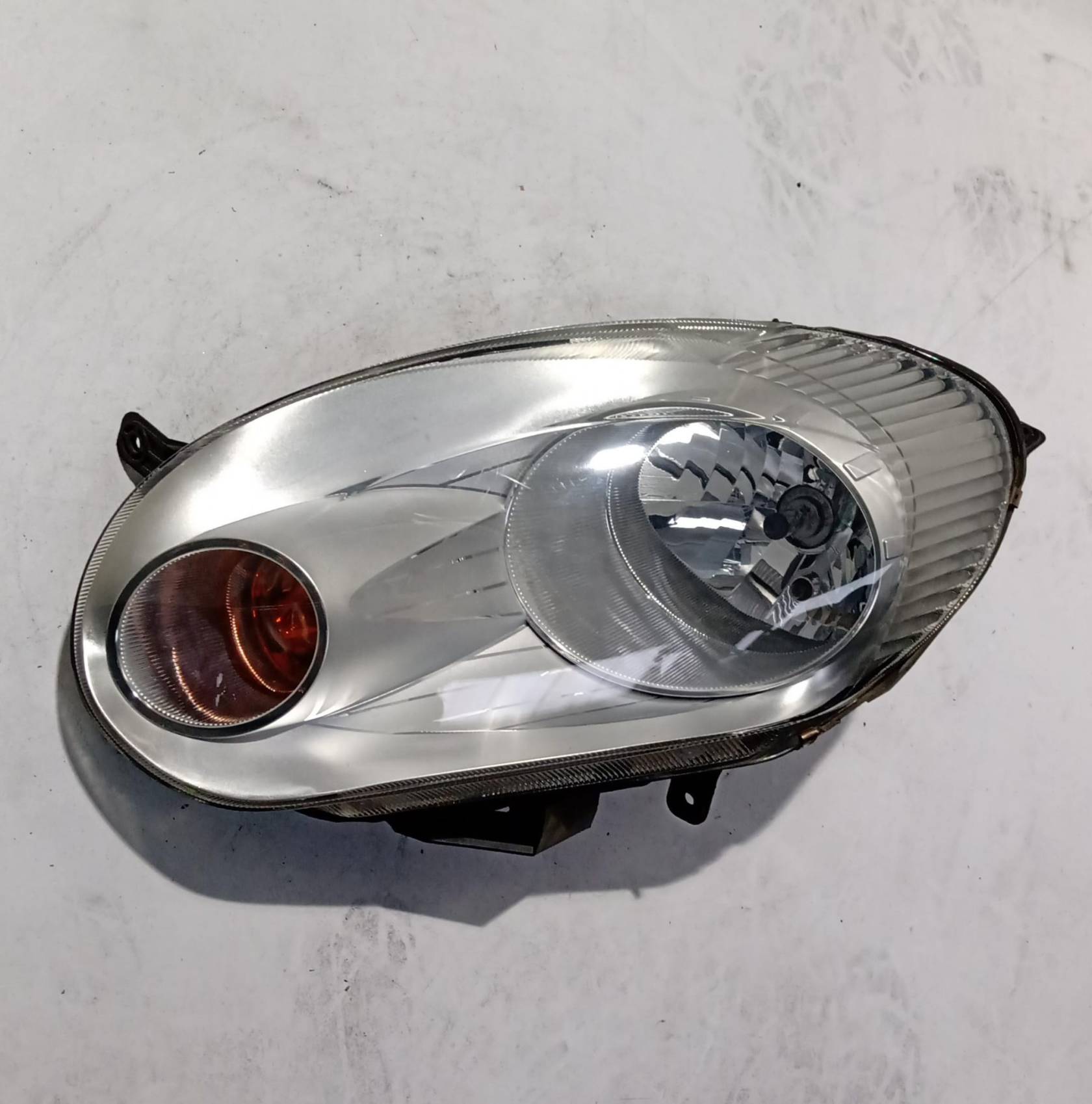 Fanale anteriore sinistro