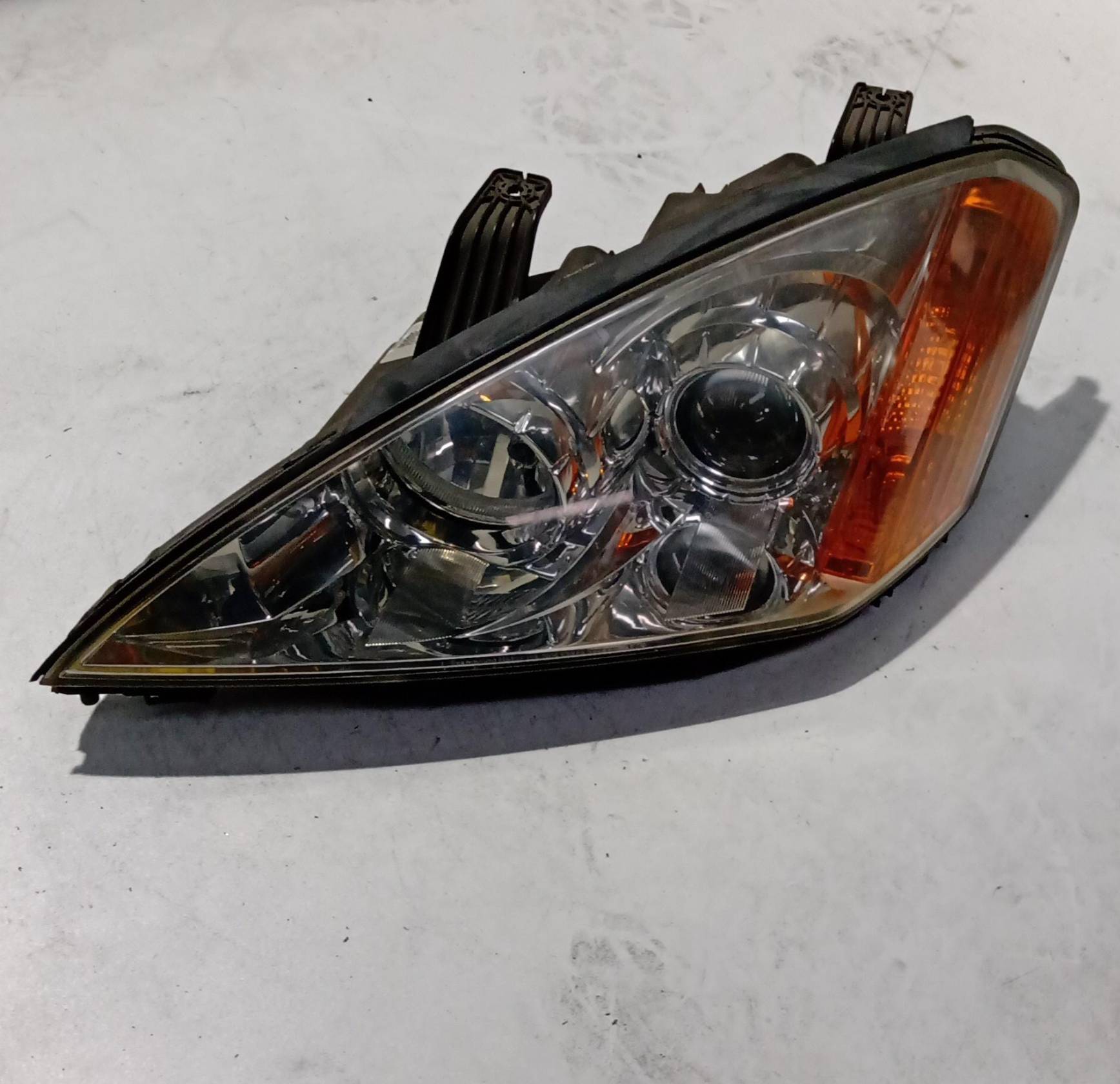 Fanale anteriore sinistro