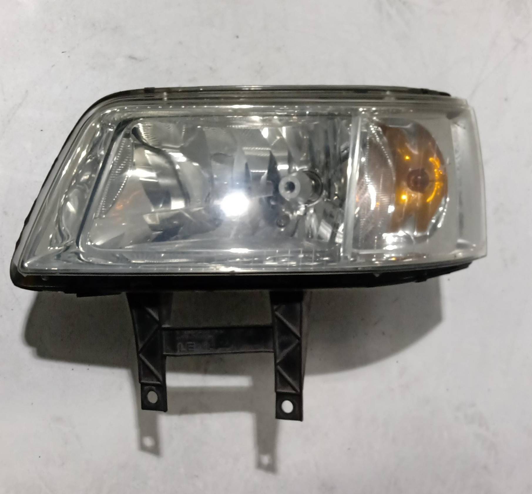 Fanale anteriore sinistro