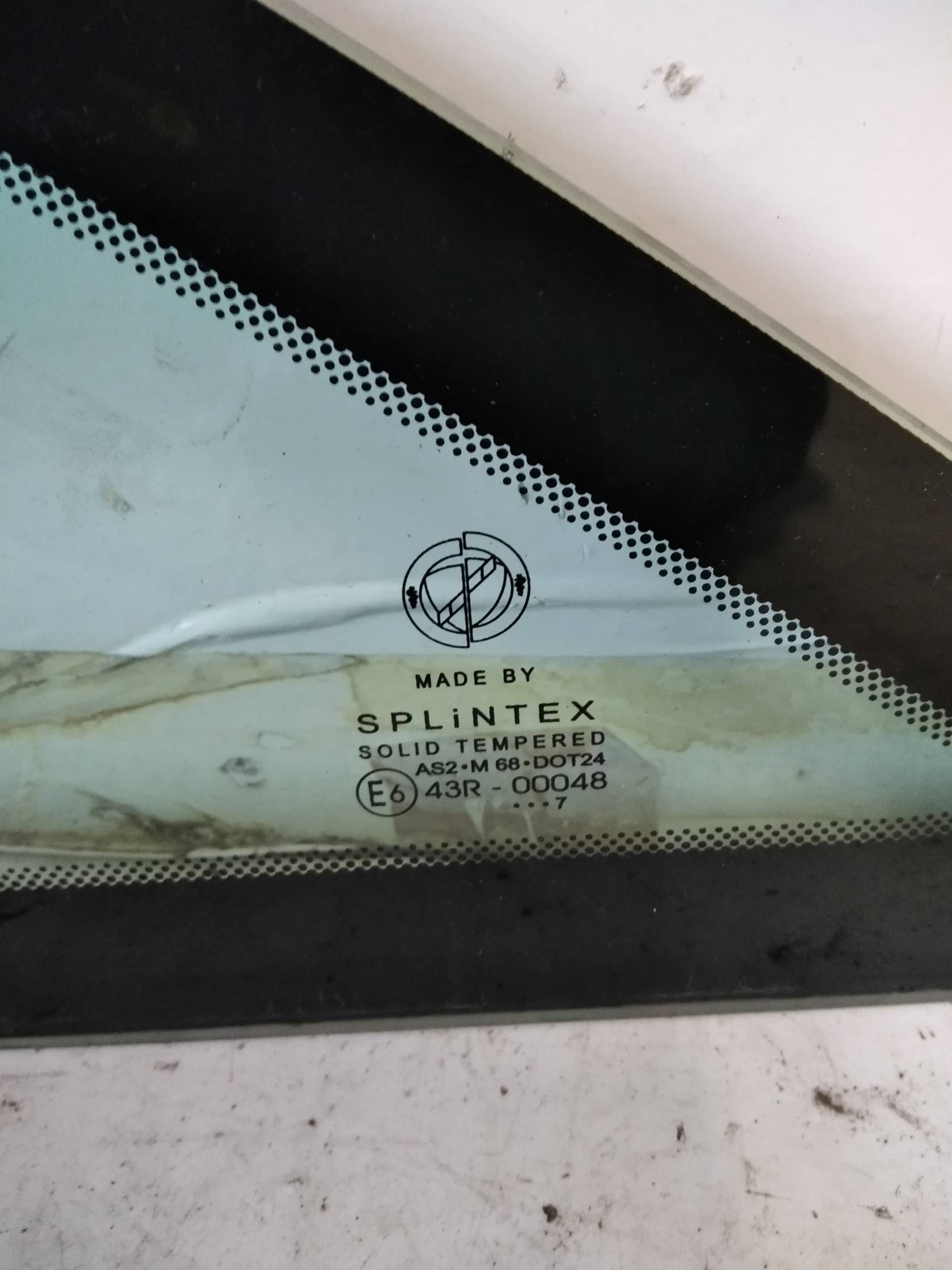 Fisso atermico parafango ant. dx.