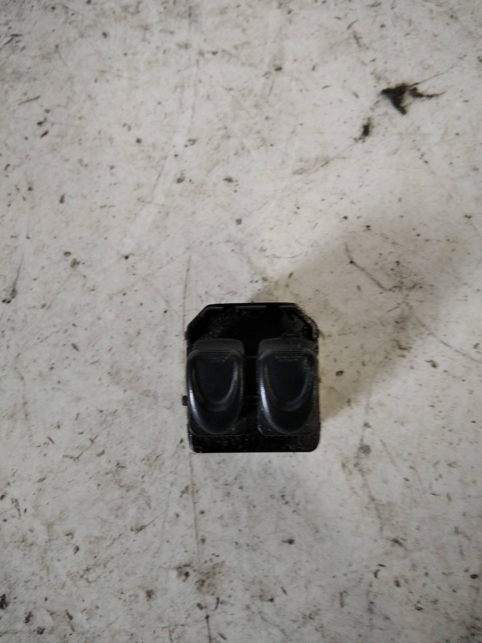 Interruttore alzacristalli porta ant.