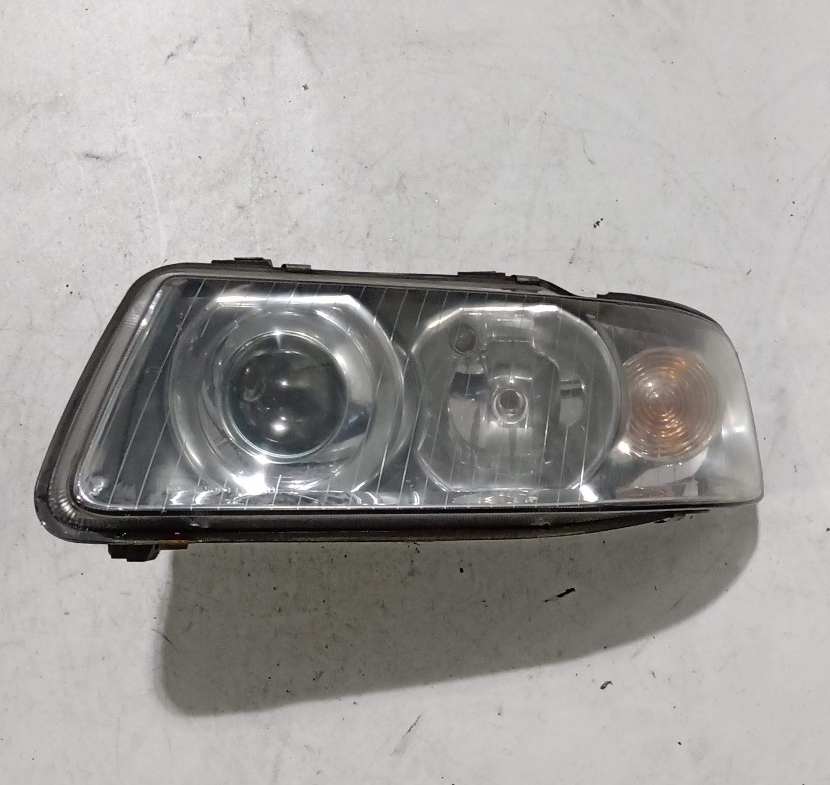 Fanale anteriore sinistro