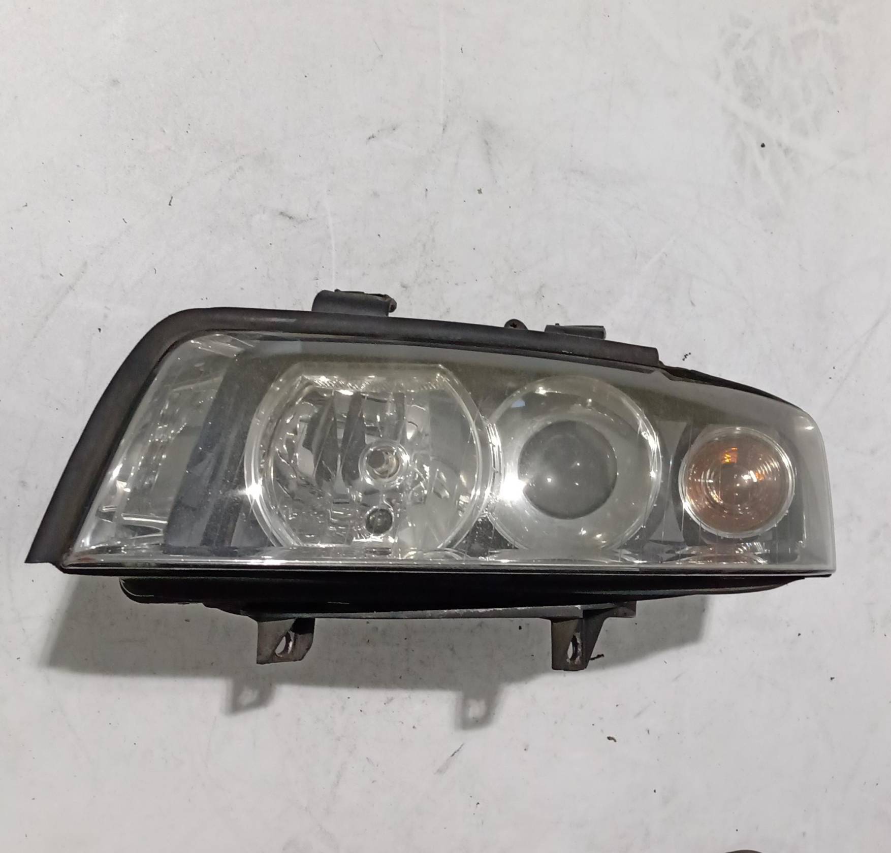 Fanale anteriore sinistro