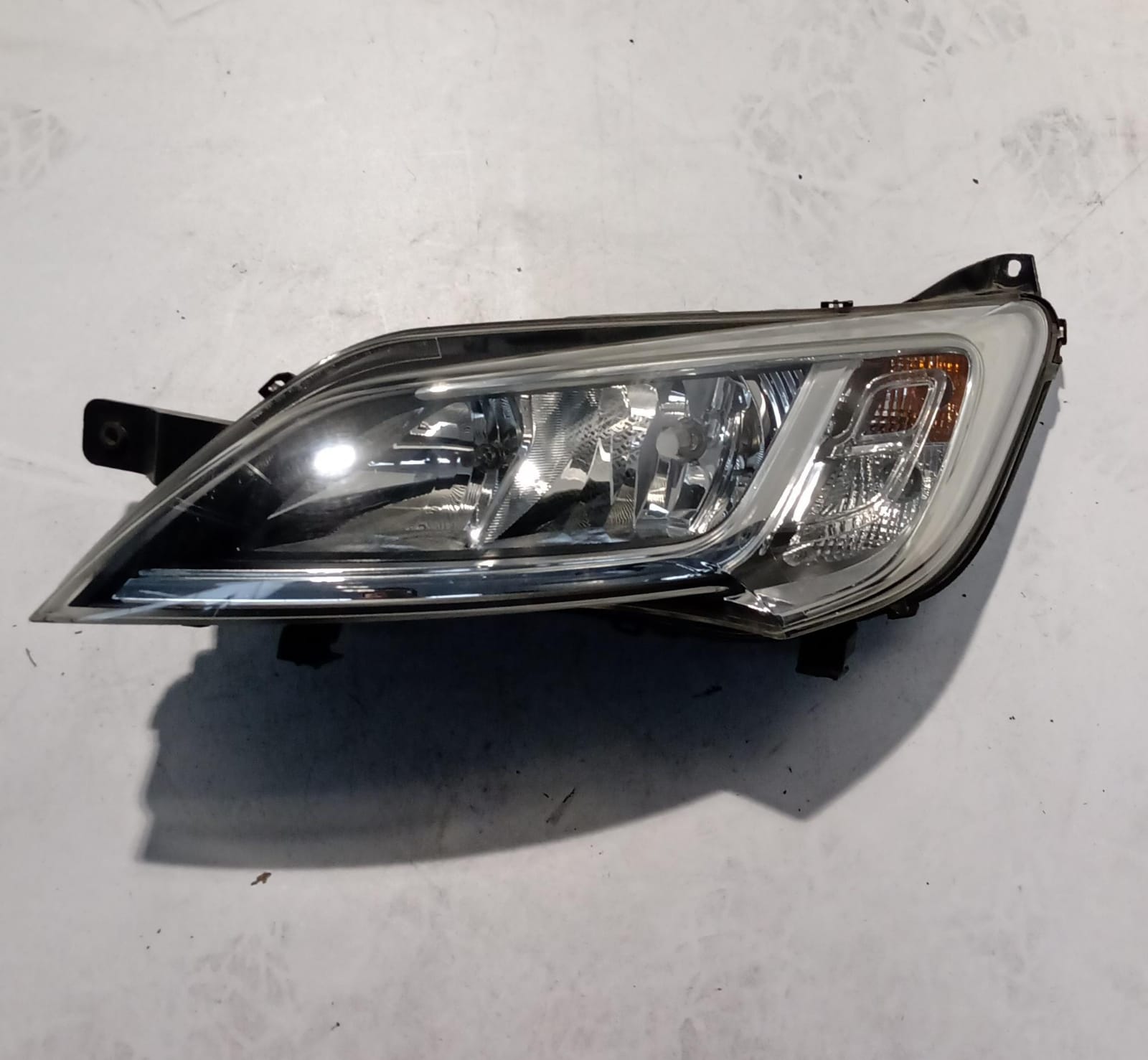 Fanale anteriore sinistro