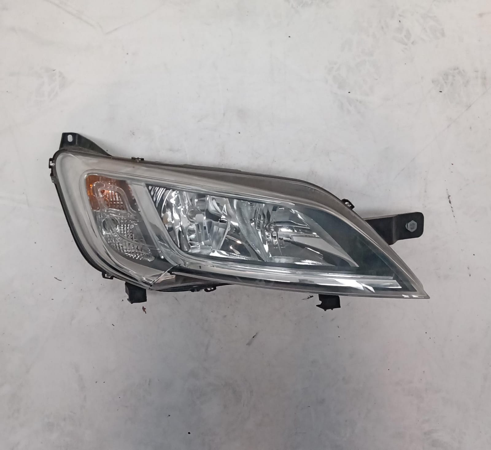 Fanale anteriore destro