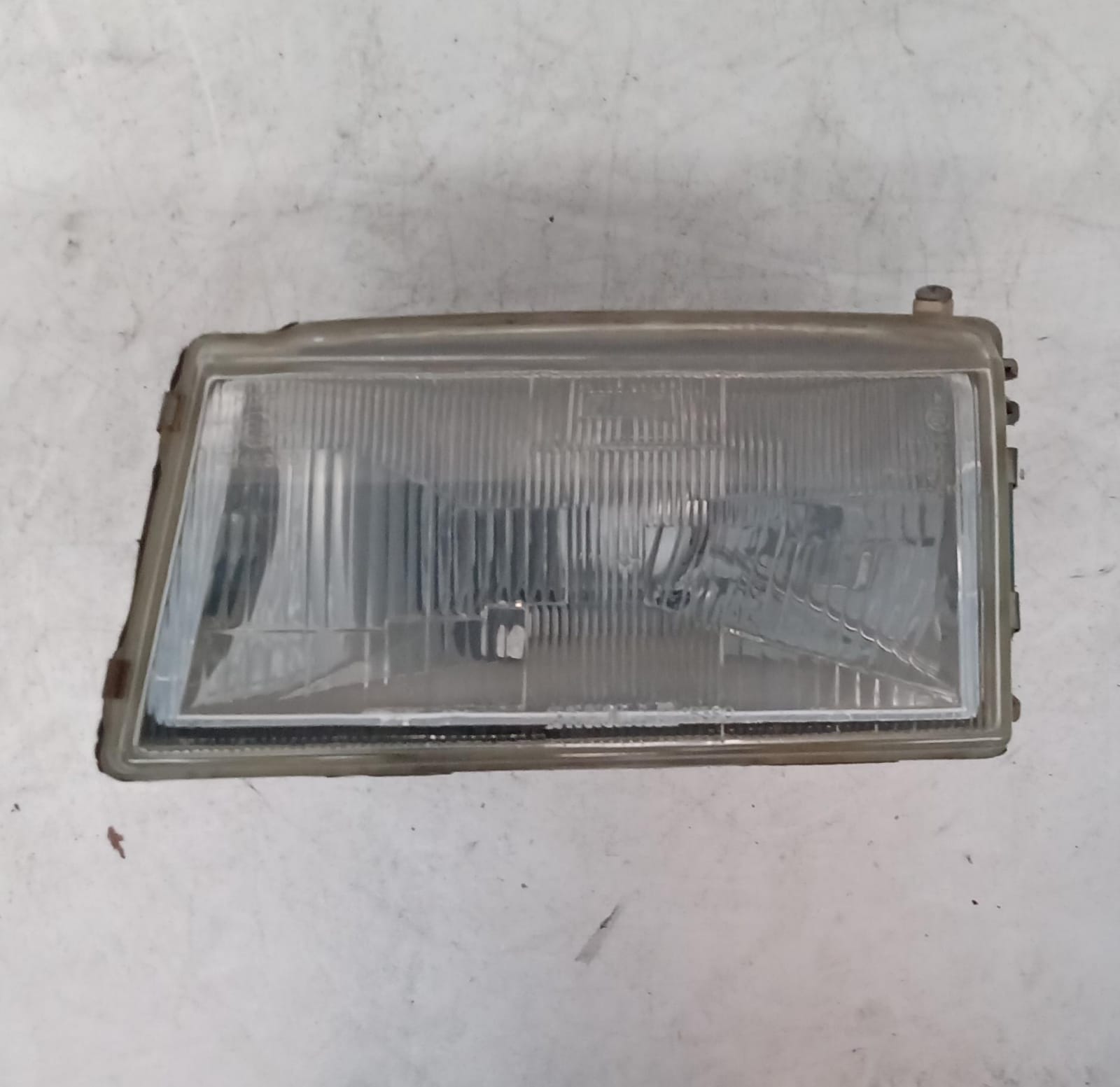 Fanale anteriore sinistro