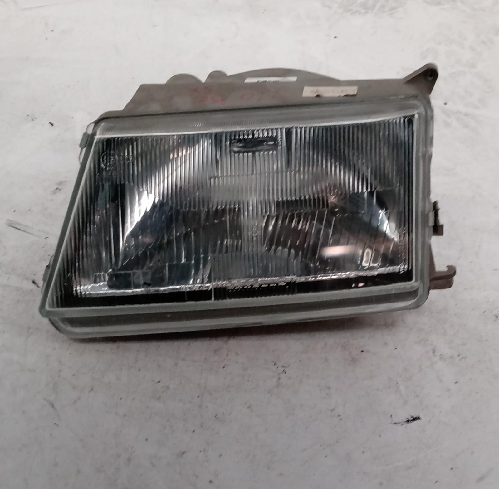 Fanale anteriore sinistro