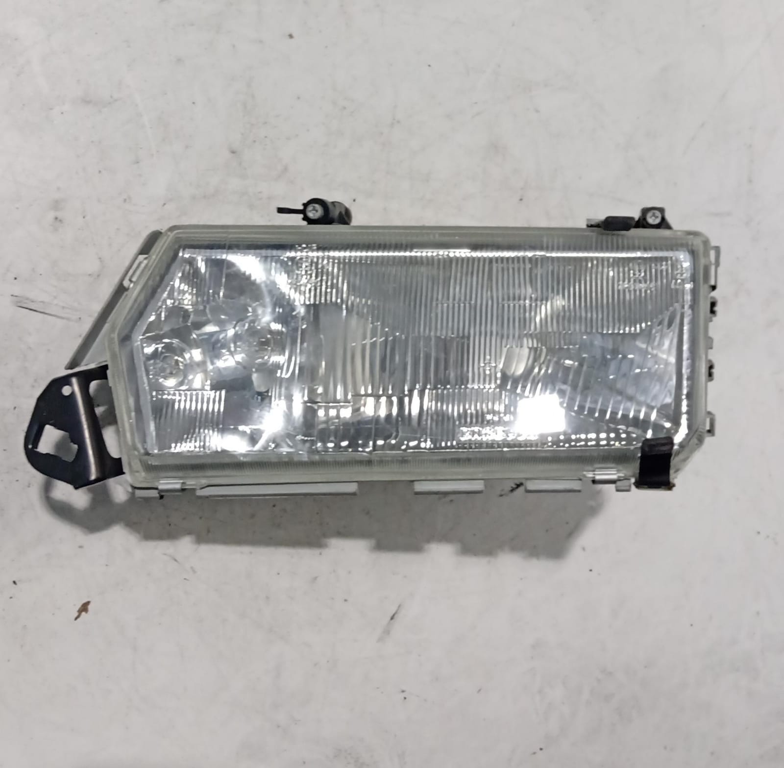 Fanale anteriore sinistro