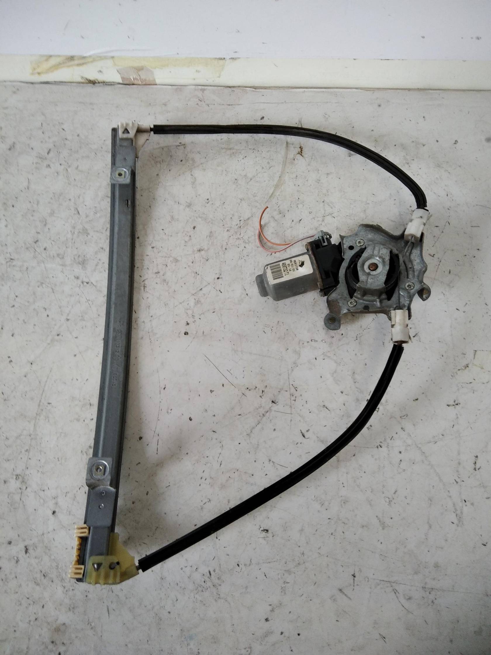 Alzacristallo elettr. porta ant. con motorino dx.