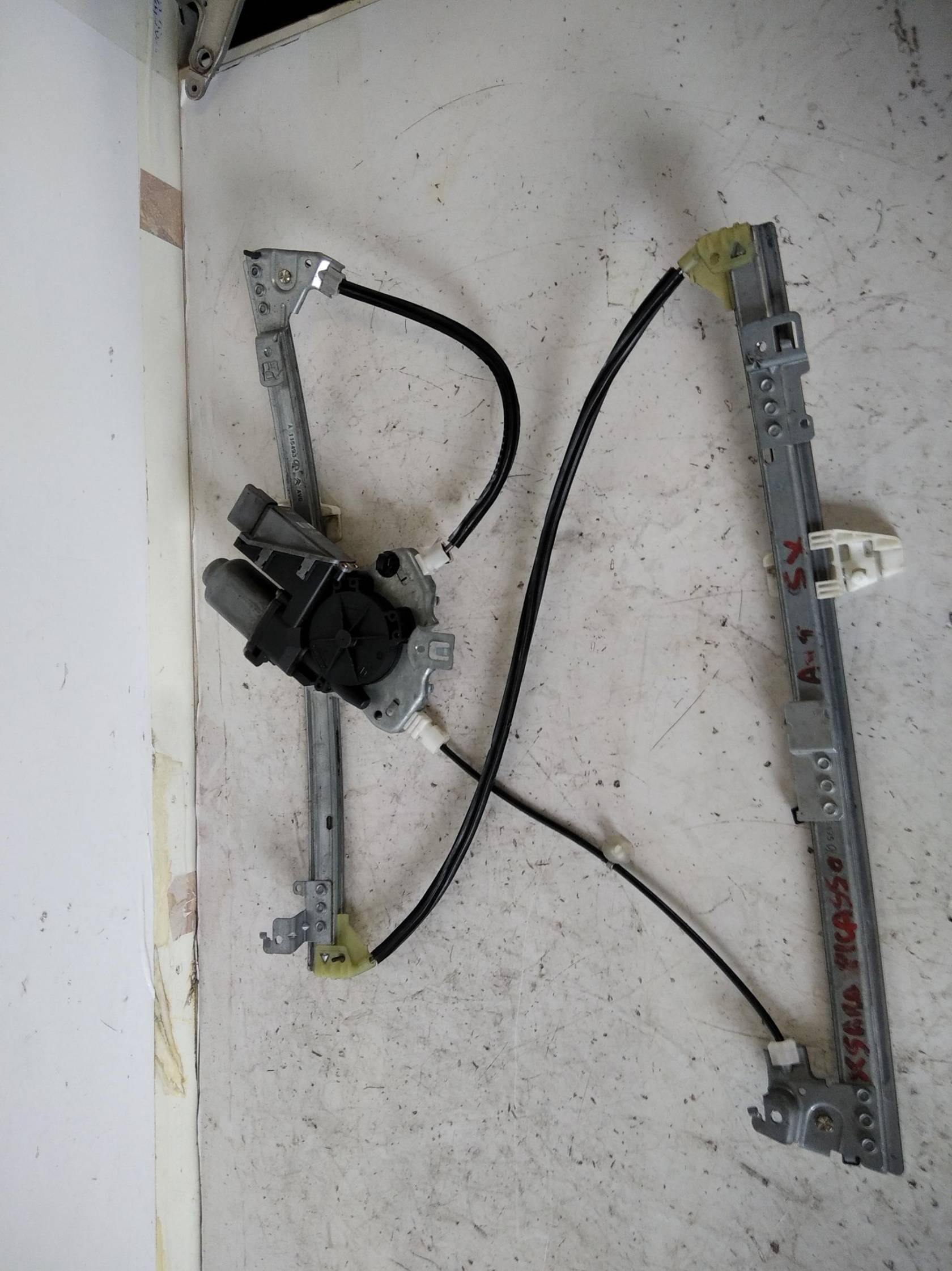 Alzacristallo elettr. porta ant. sx.