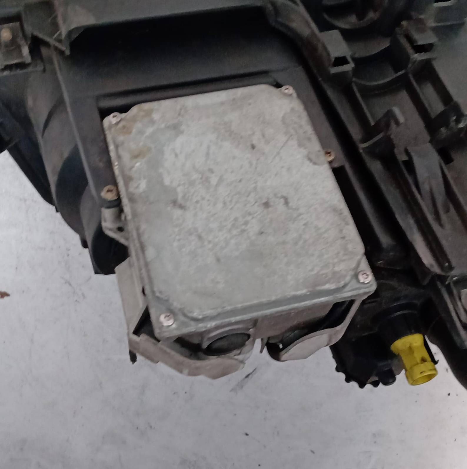 Fanale anteriore sinistro