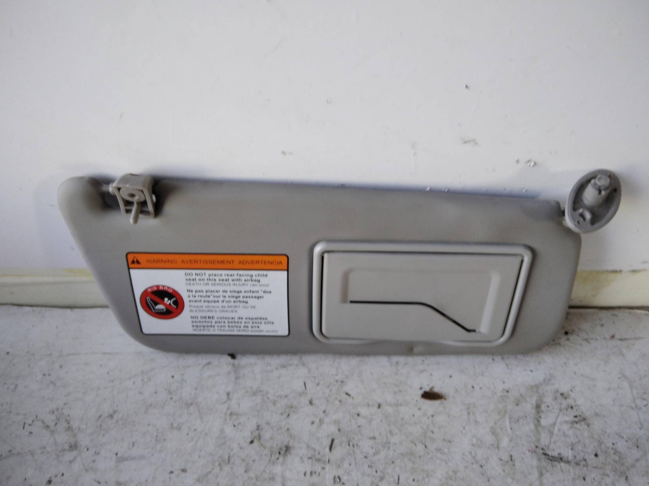 Aletta parasole parabrezza dx.