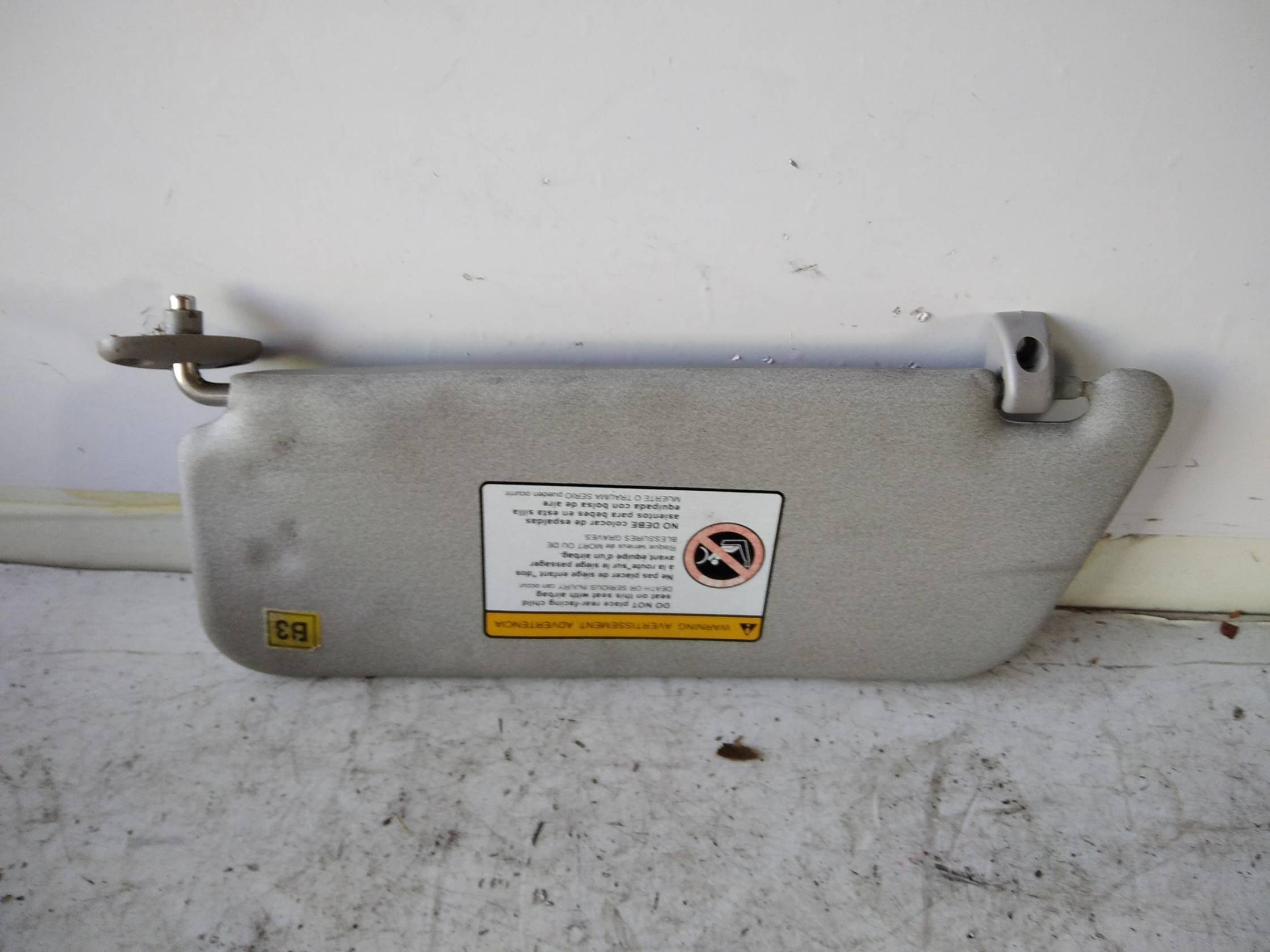 Aletta parasole parabrezza dx.