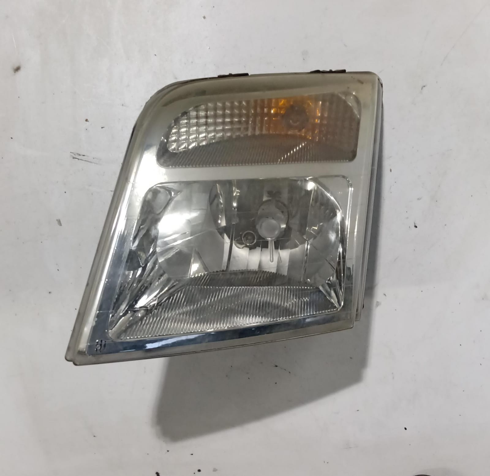 Fanale anteriore sinistro