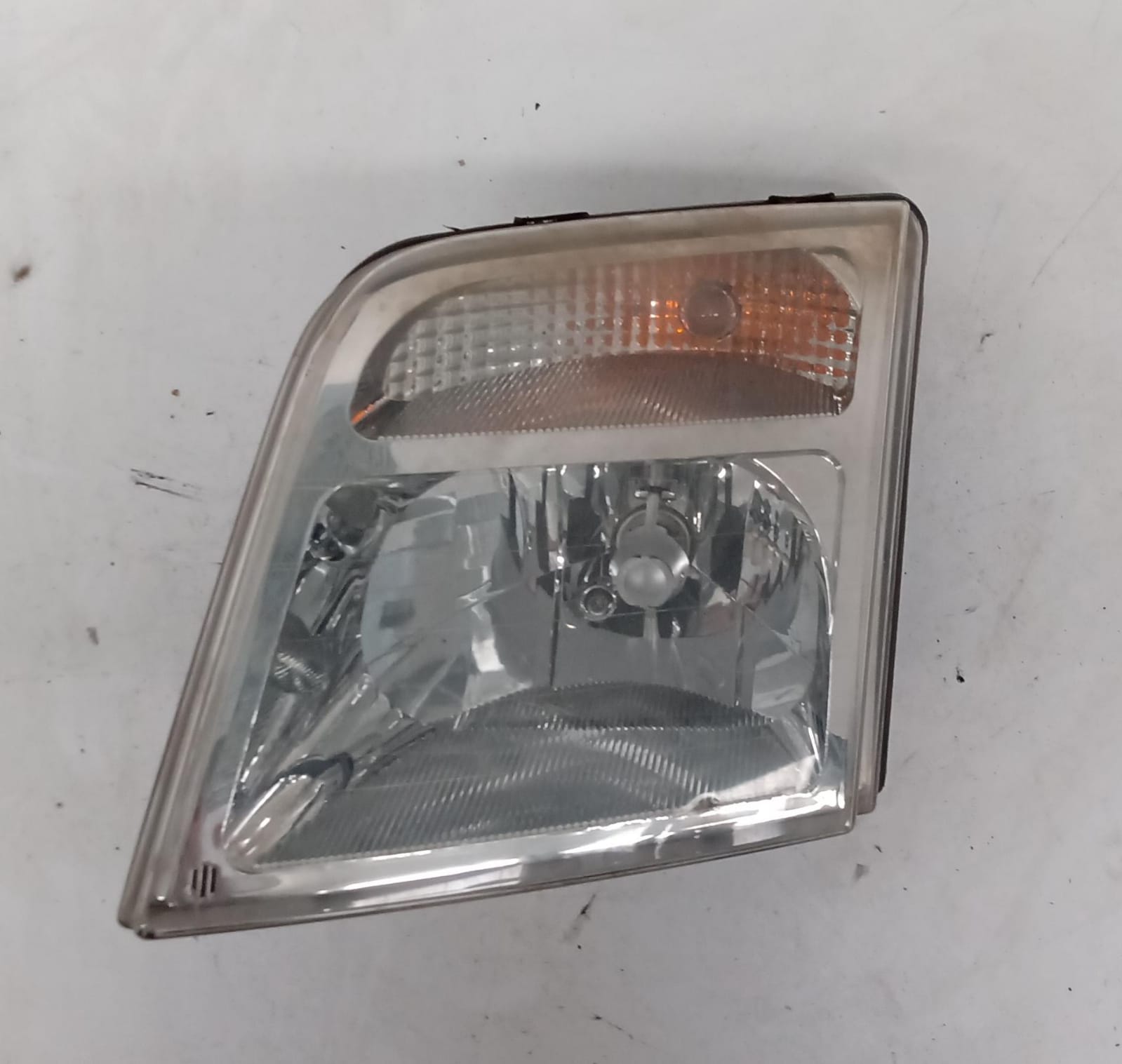 Fanale anteriore sinistro