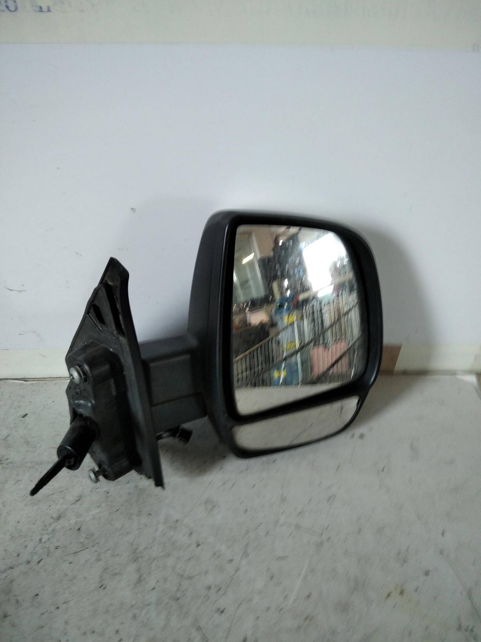 Retrovisore est. dx.