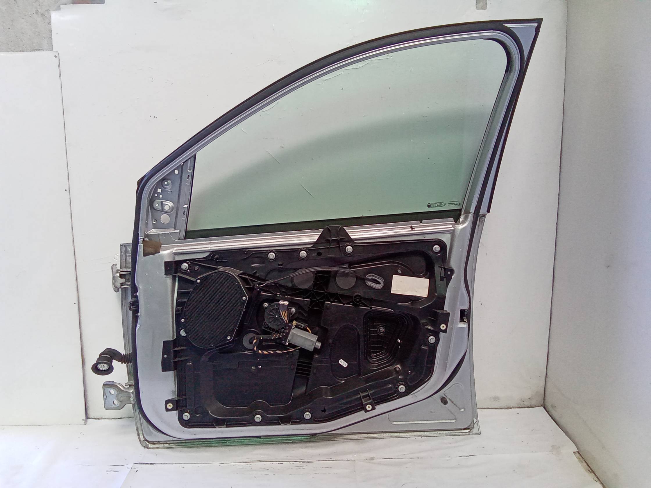 Porta ant. dx. grigio chiaro Porta ant. dx. grigio chiaro