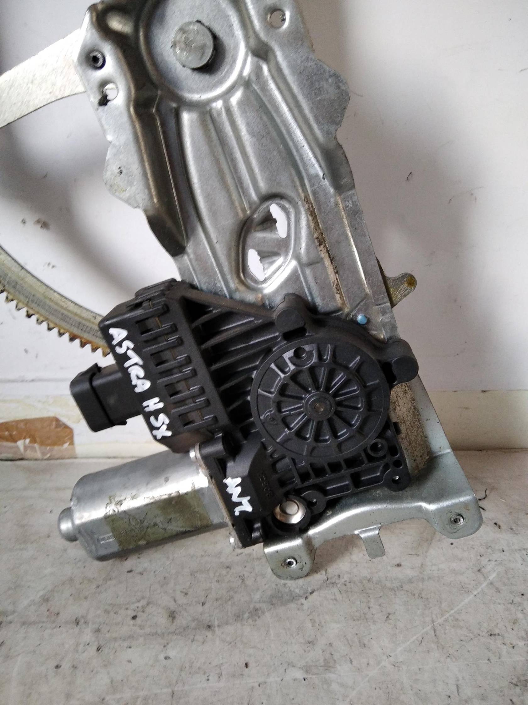 Alzacristallo elettr. porta ant. sx.