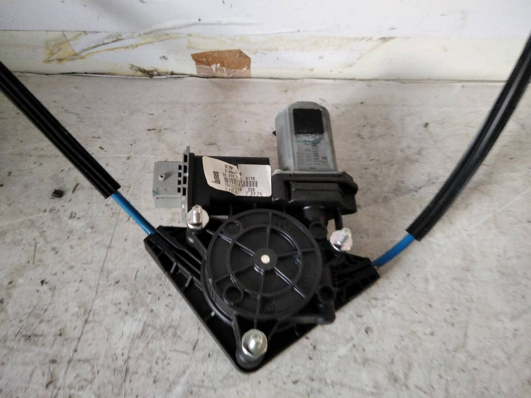 Alzacristallo elettr. porta post. dx.