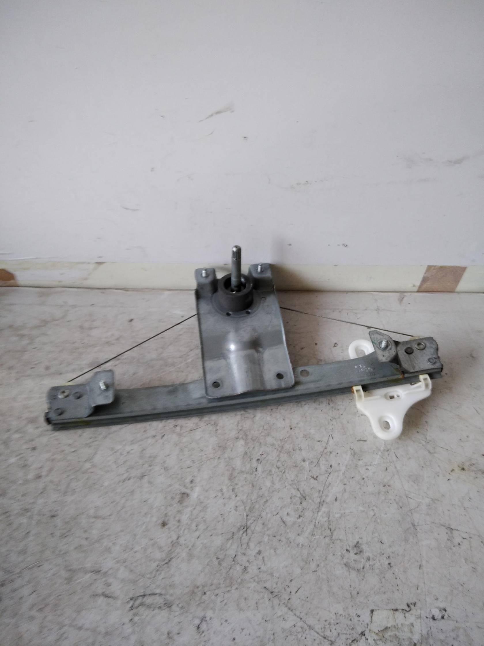 Alzacristallo porta post. sx.