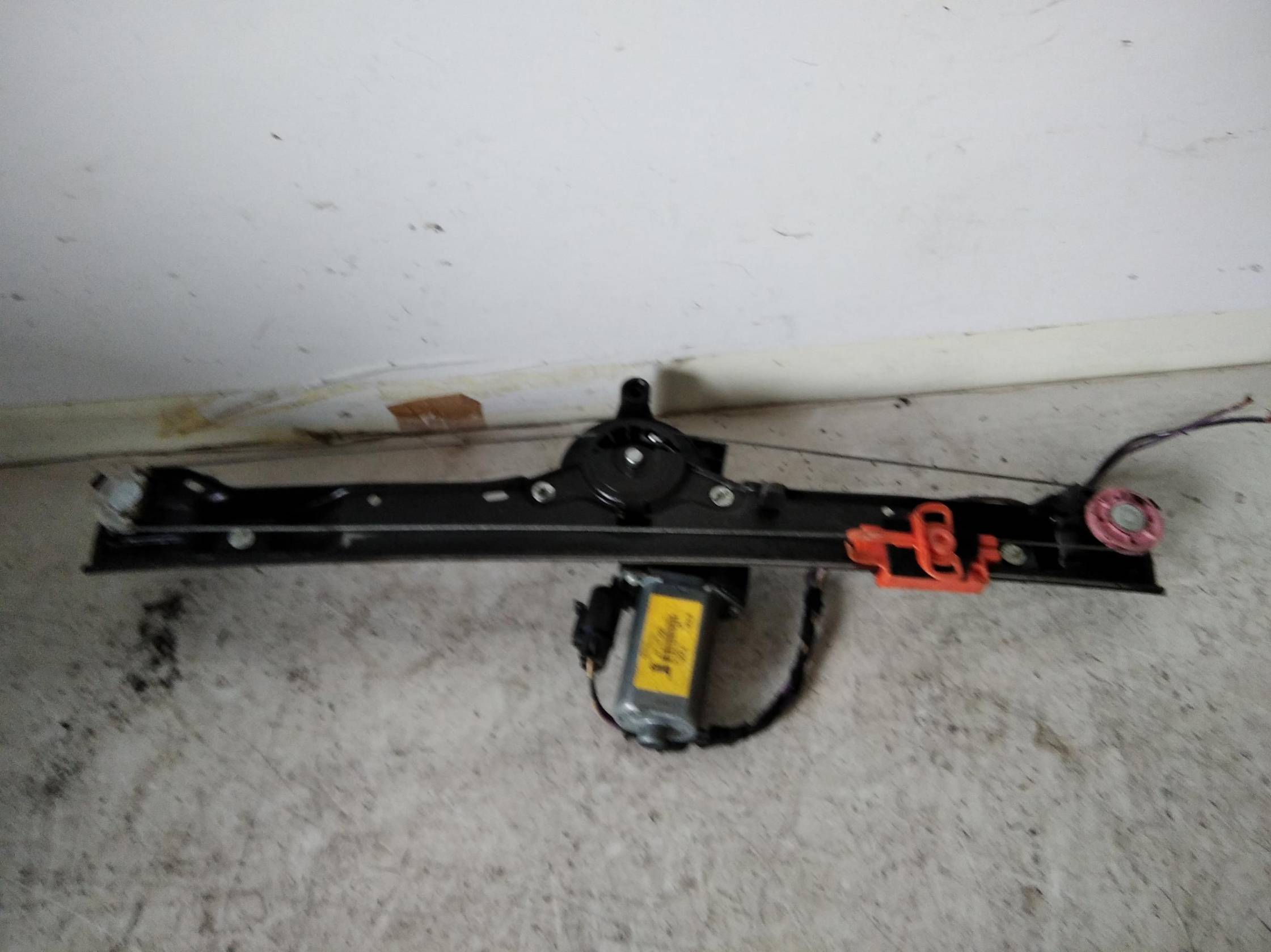 Alzacristallo elettr. porta ant. dx.