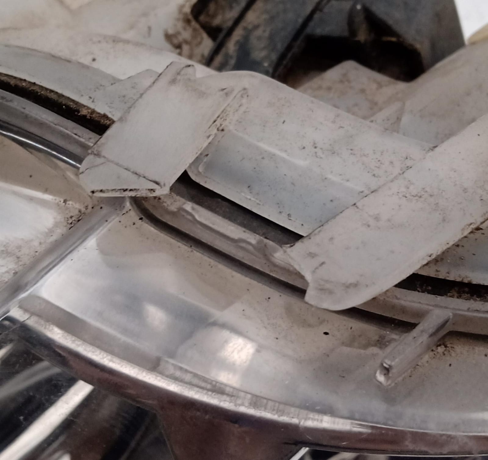 fanale anteriore sinistro