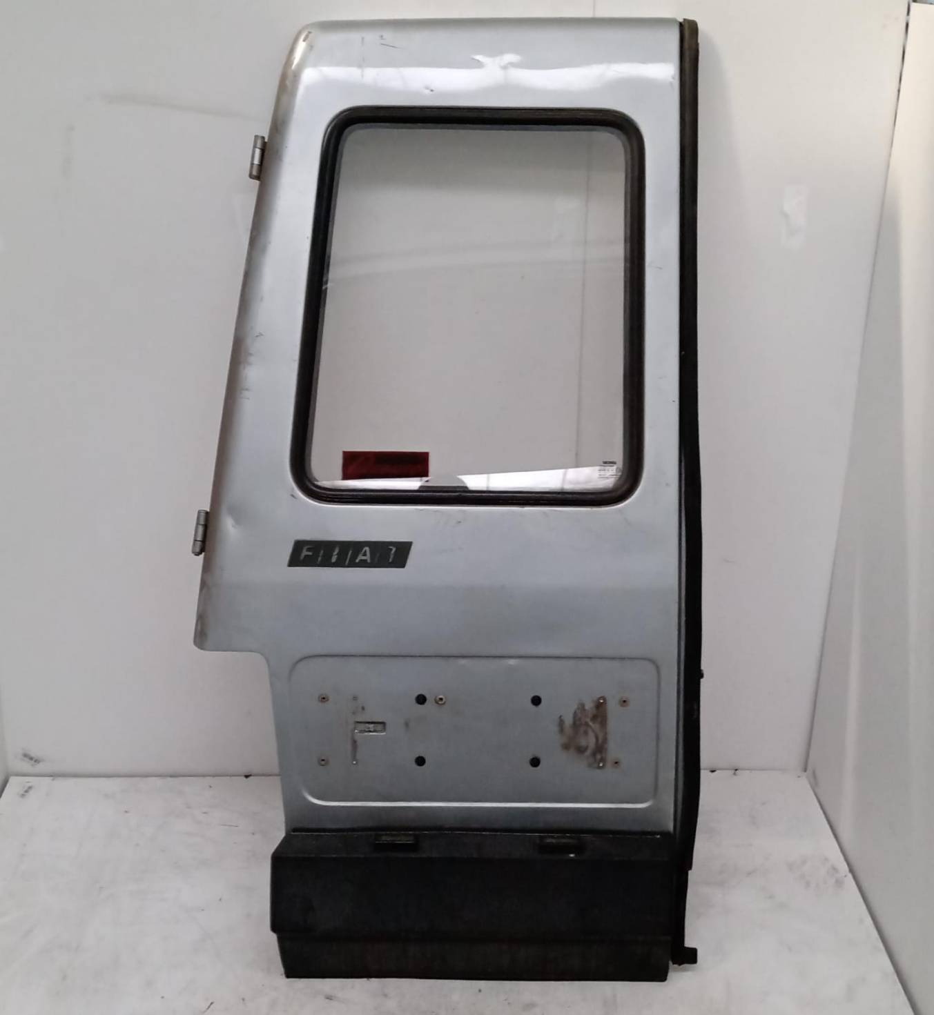 Porta posteriore da carico sinistra Porta posteriore da carico sinistra