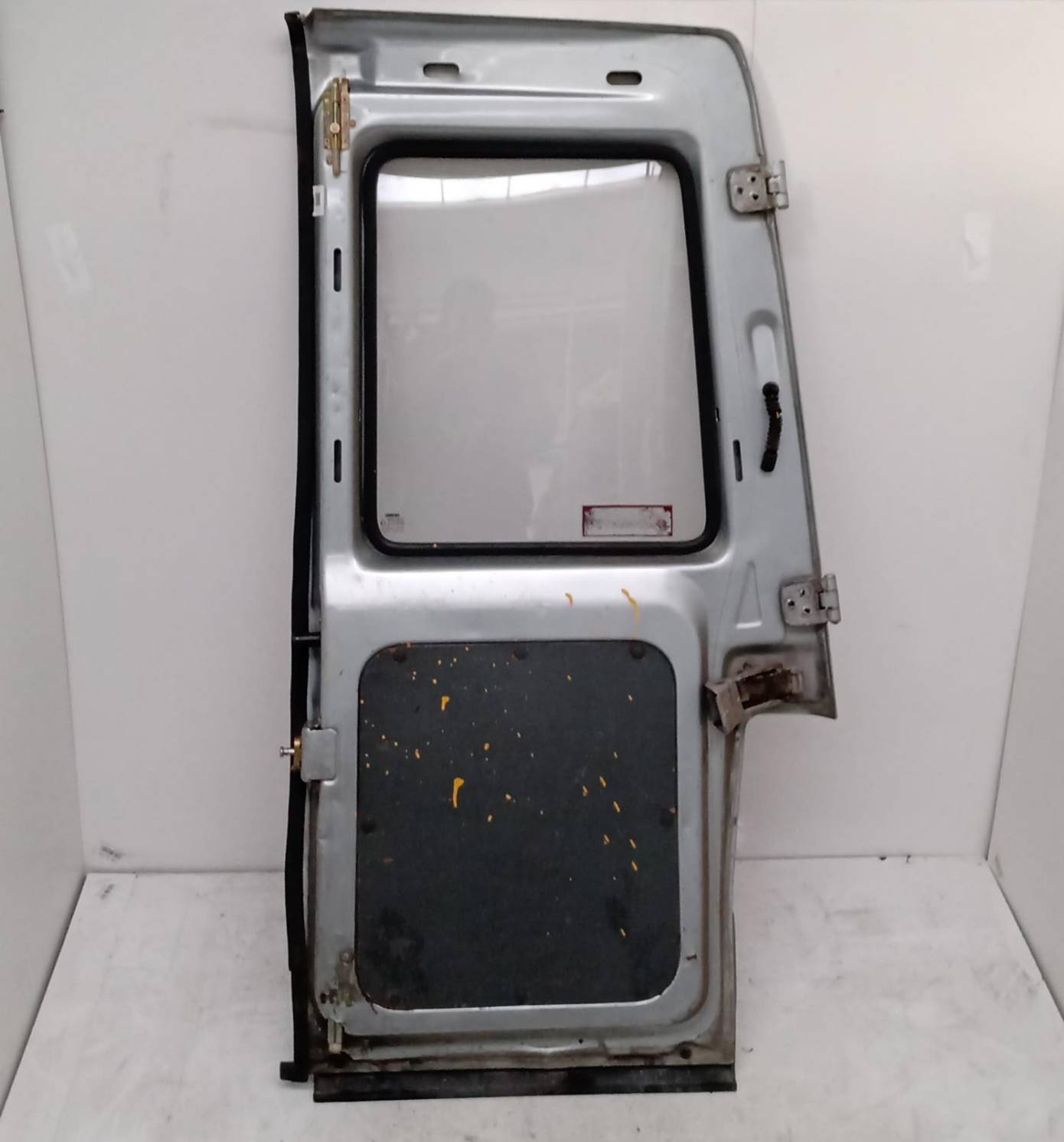 Porta posteriore da carico sinistra Porta posteriore da carico sinistra