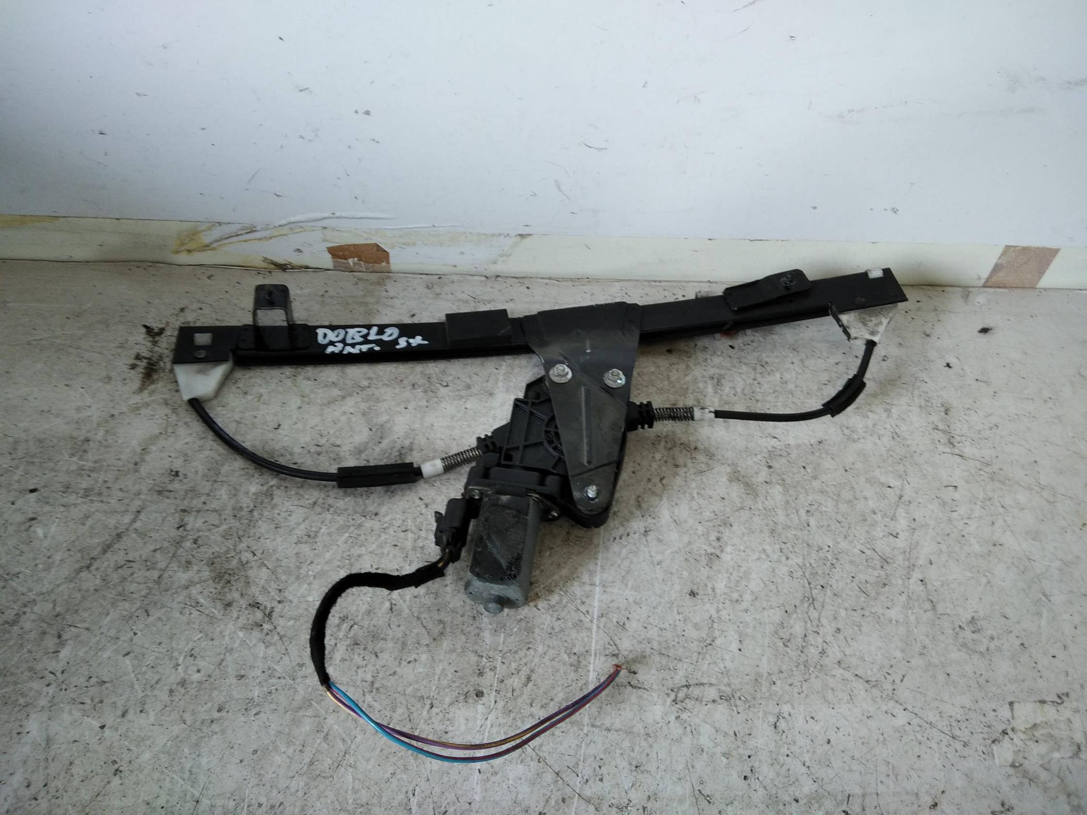 Alzacristallo elettr. porta ant. con motorino sx.