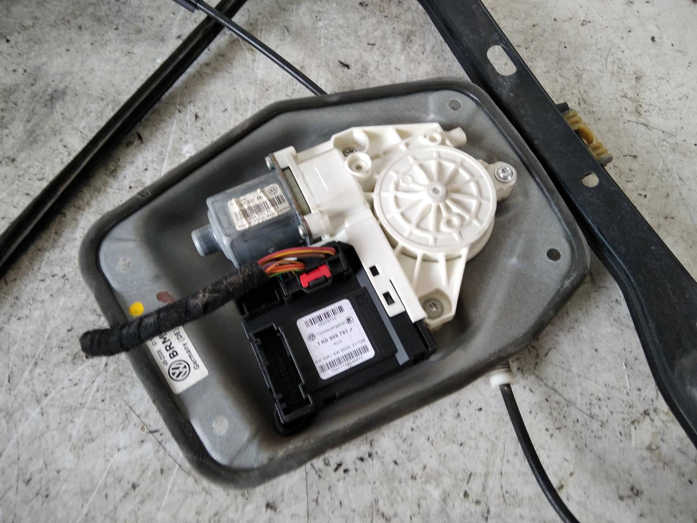 Alzacristallo elettr. porta ant. sx.