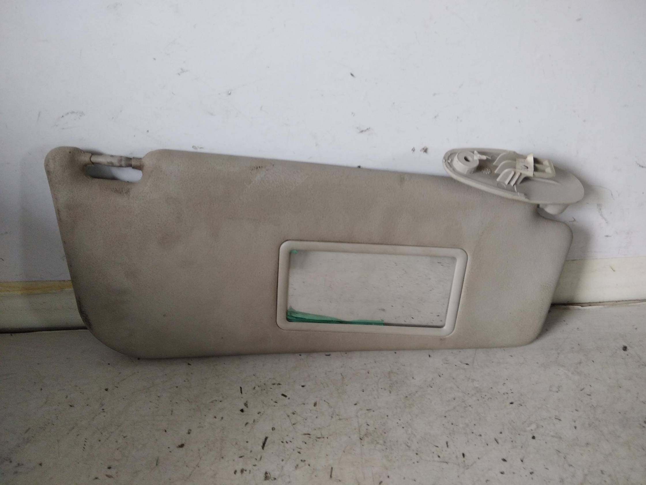 Aletta parasole parabrezza dx.