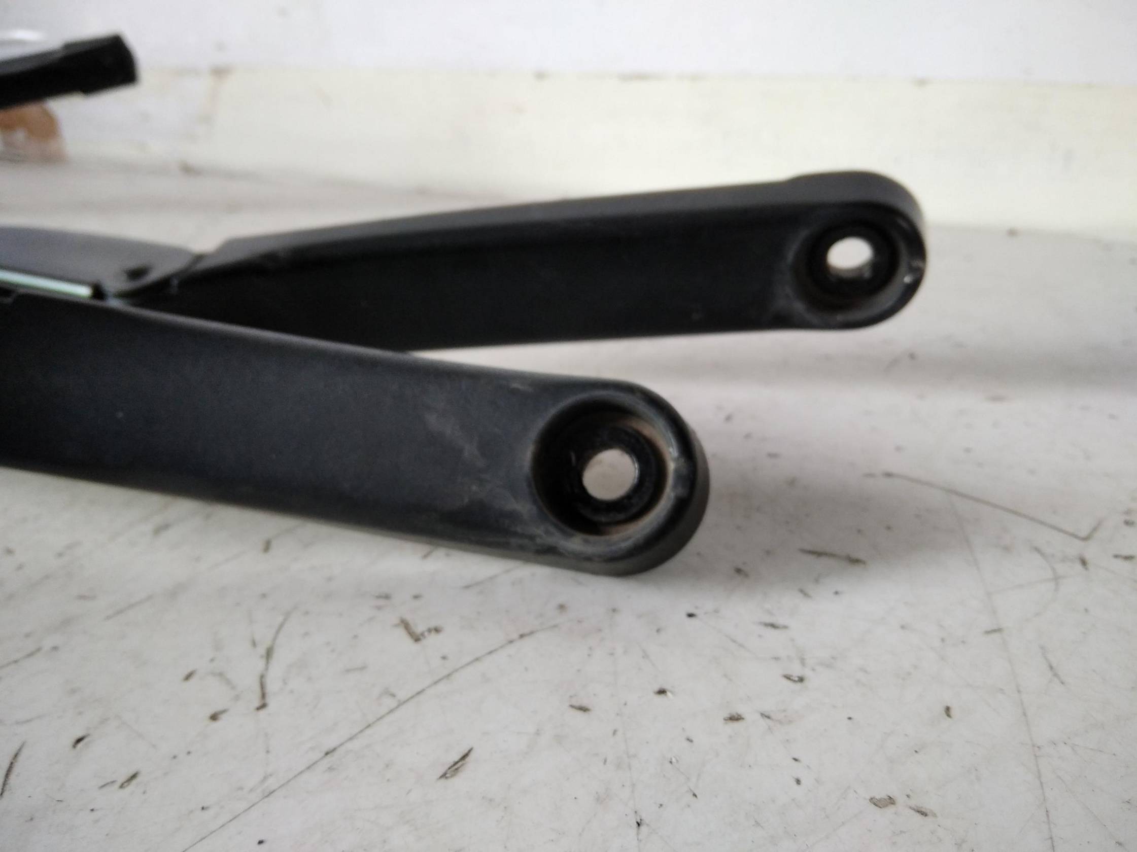 Braccio tergiparabrezza sx.