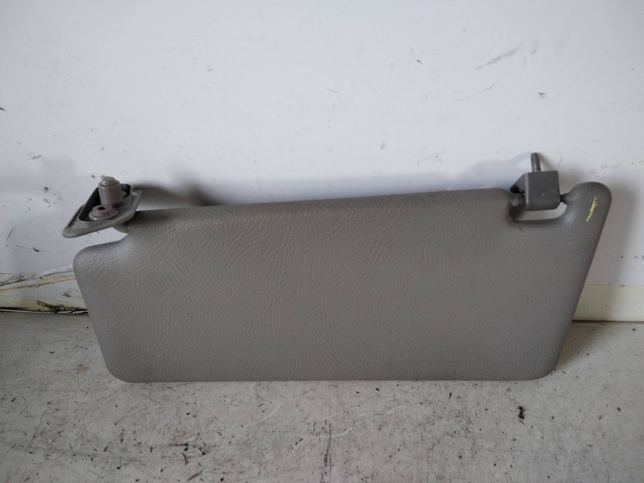 Aletta parasole parabrezza dx.