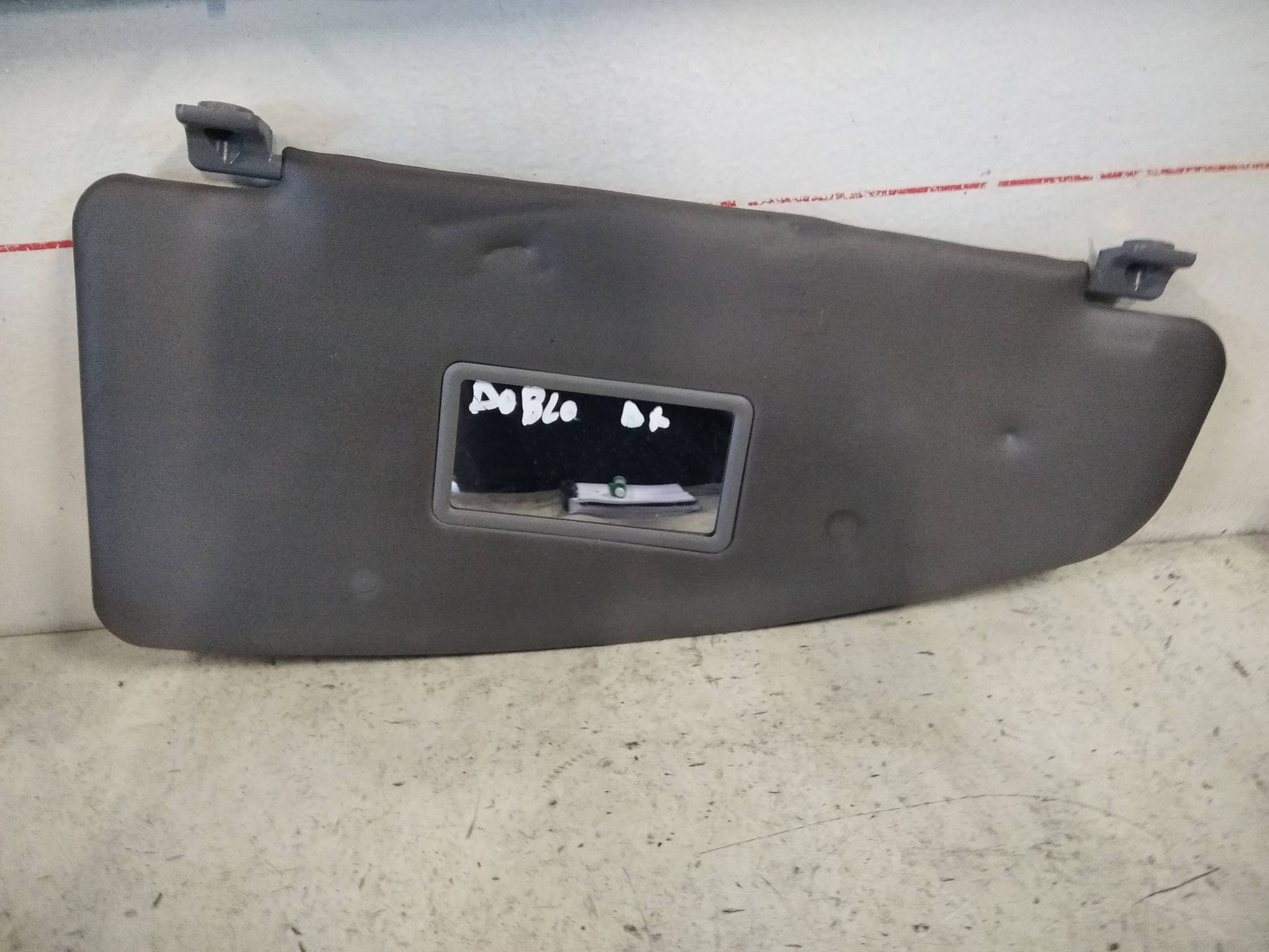 Aletta parasole parabrezza dx.