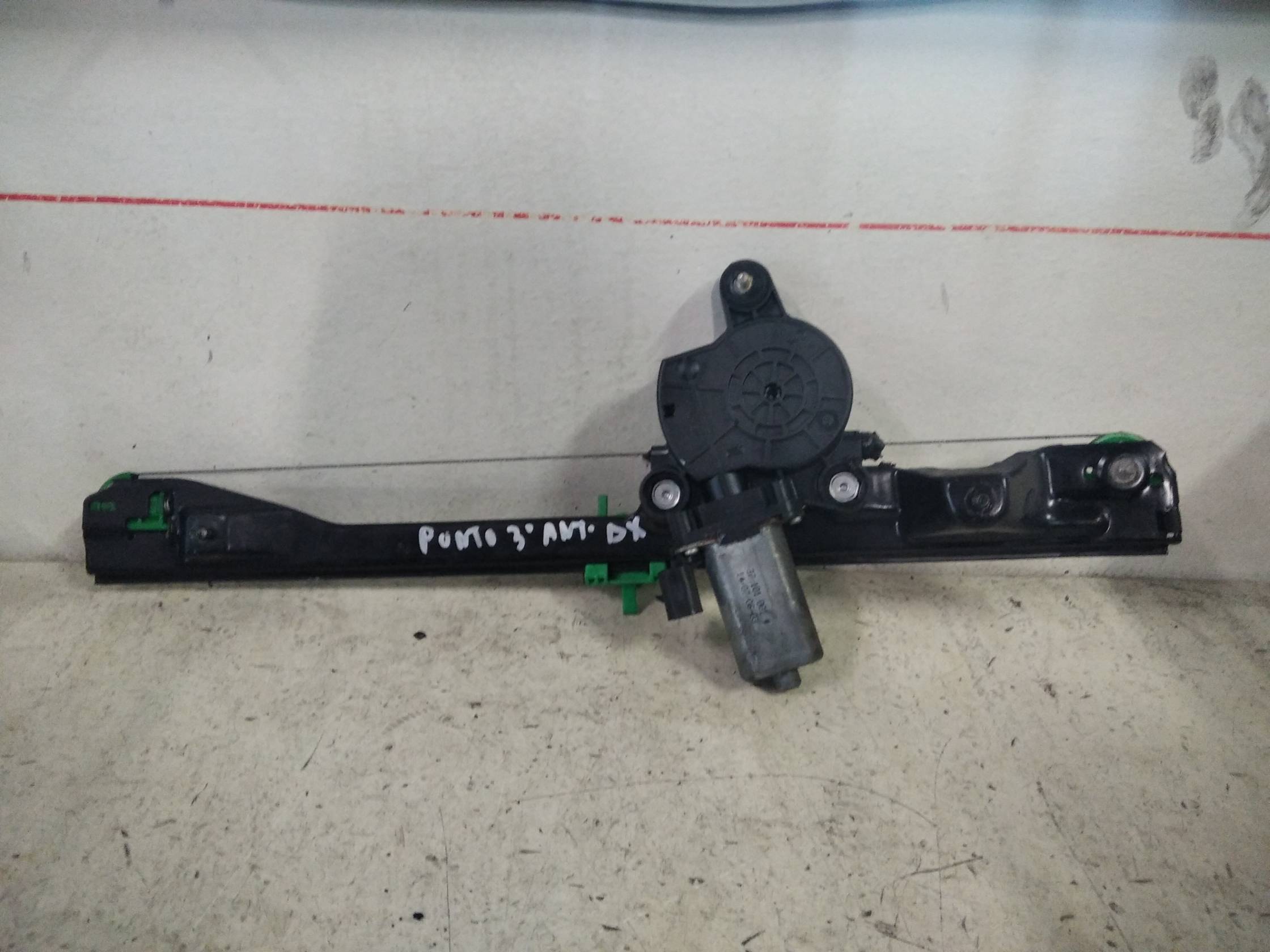 Alzacristallo elettr. porta ant. dx. Alzacristallo elettr. porta ant. dx.