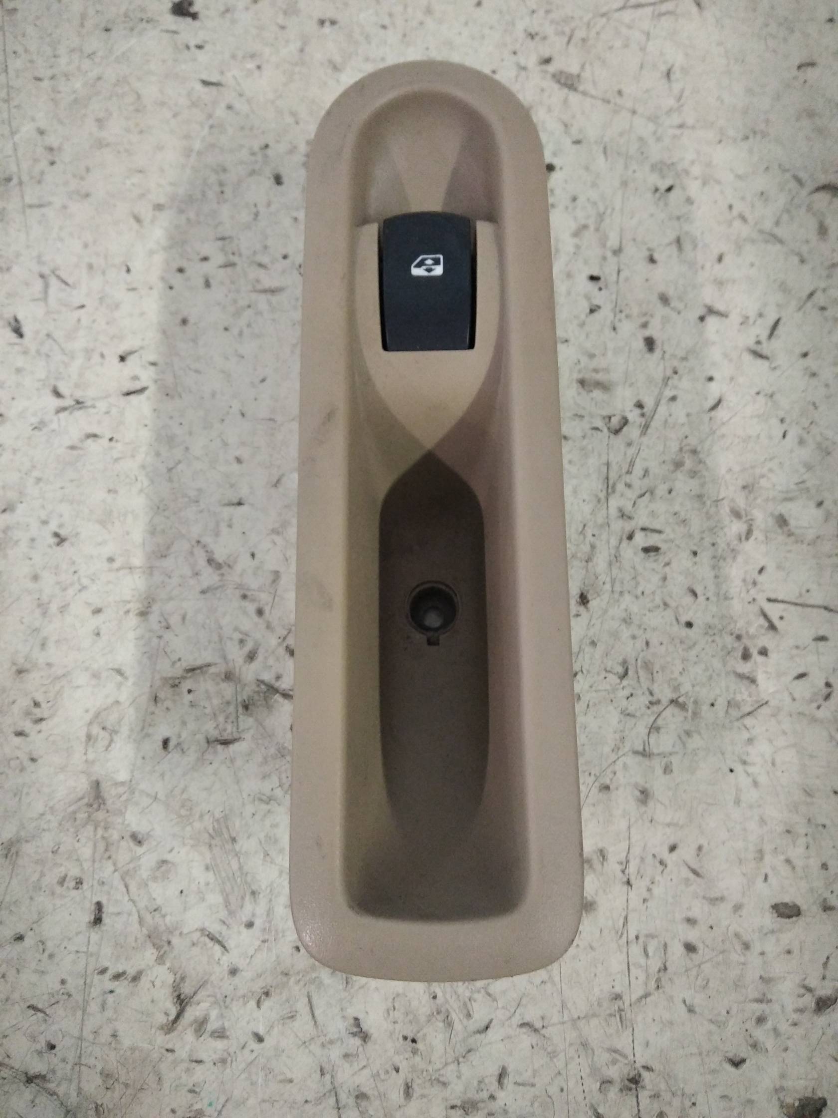 Interruttore alzacristalli porta post. sx.