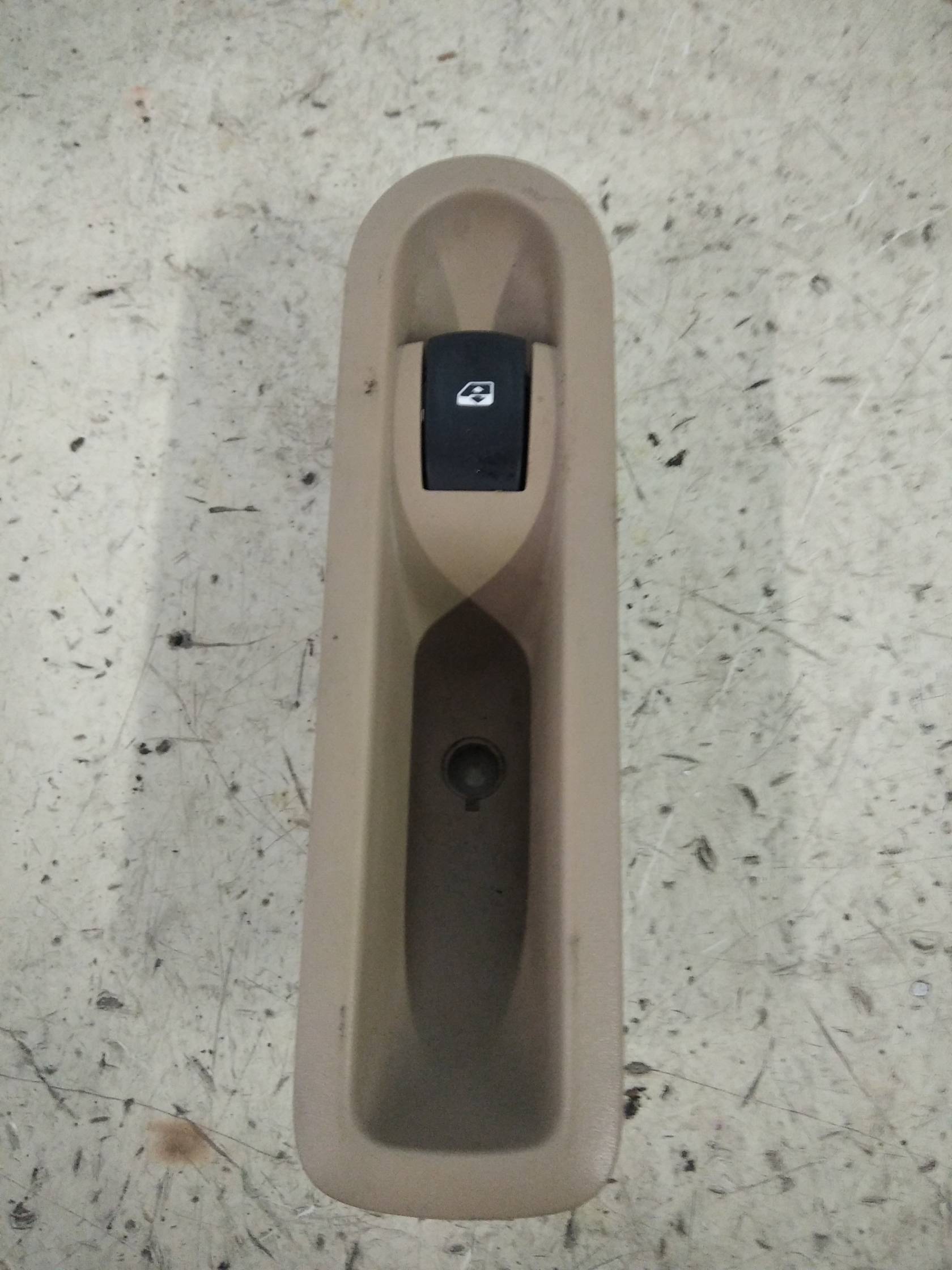 Interruttore alzacristalli porta post. dx.