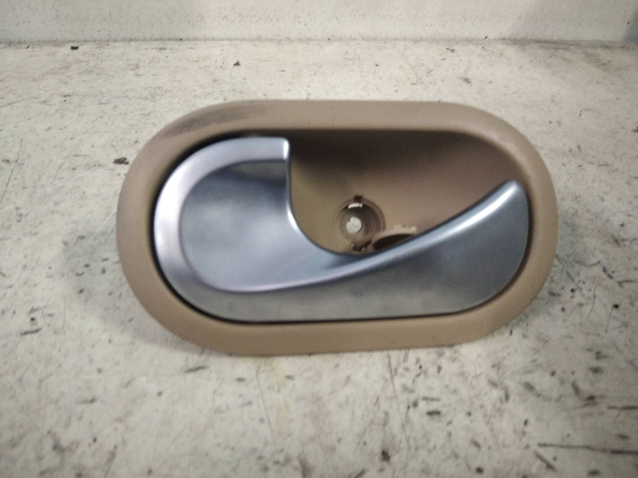 Maniglia int. apertura  porta ant. sx.