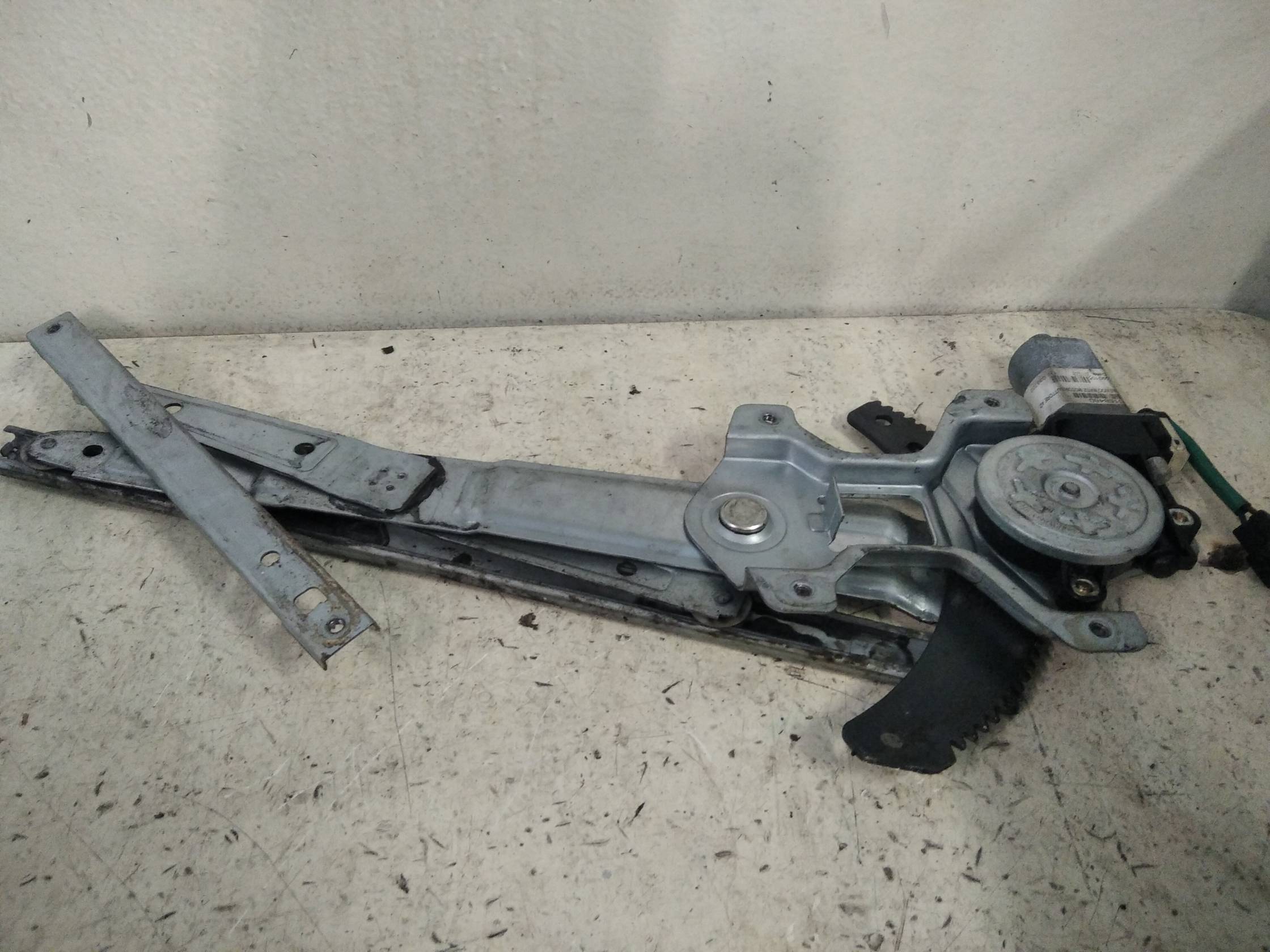 Alzacristallo elettr. porta ant. sx.