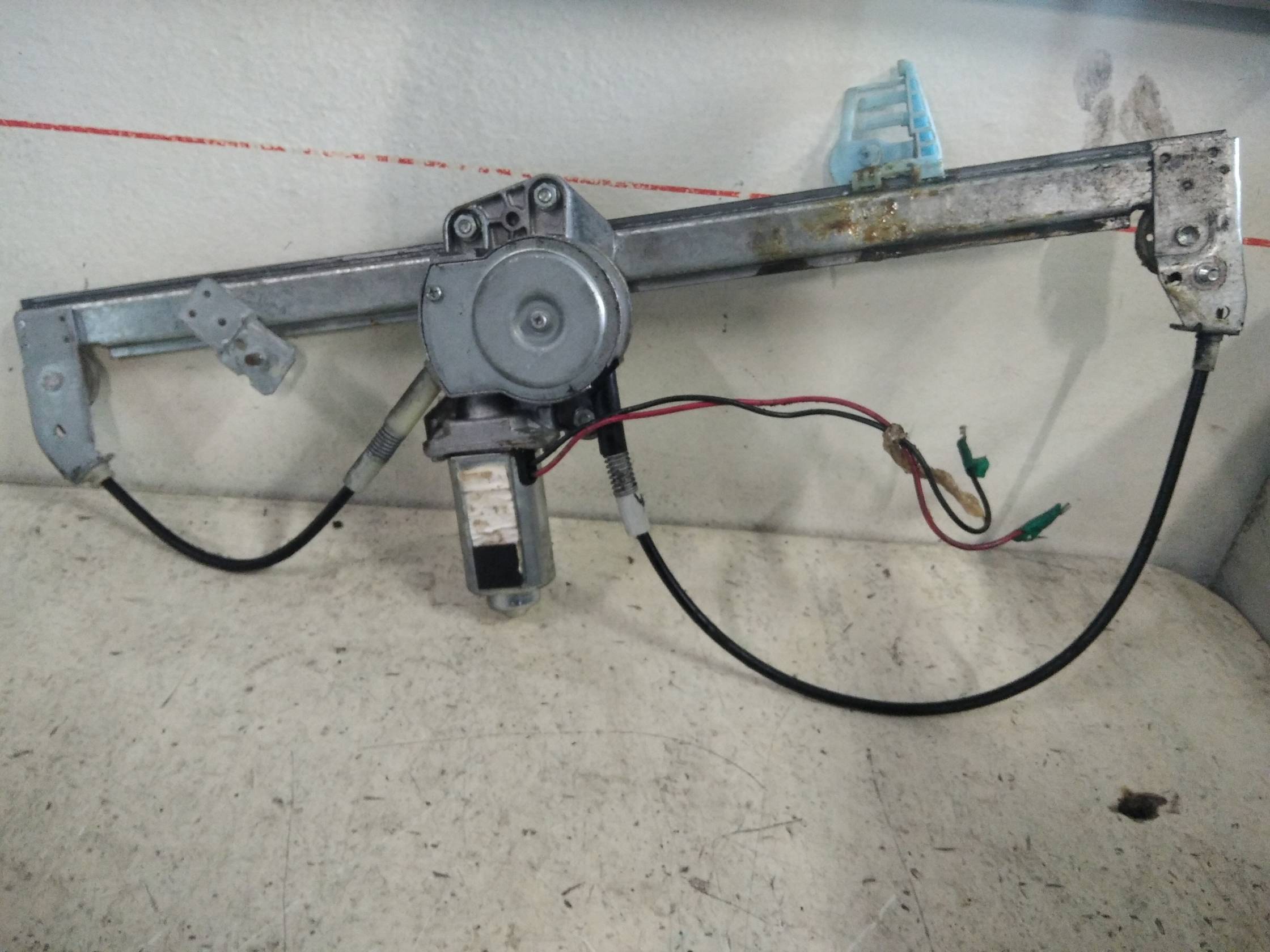 Alzacristallo elettr. porta post. dx.