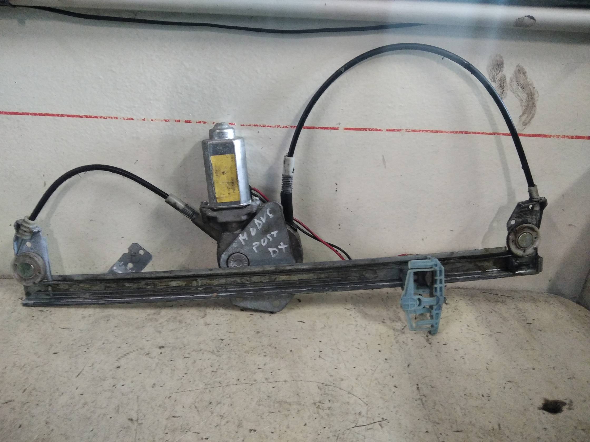 Alzacristallo elettr. porta post. dx.