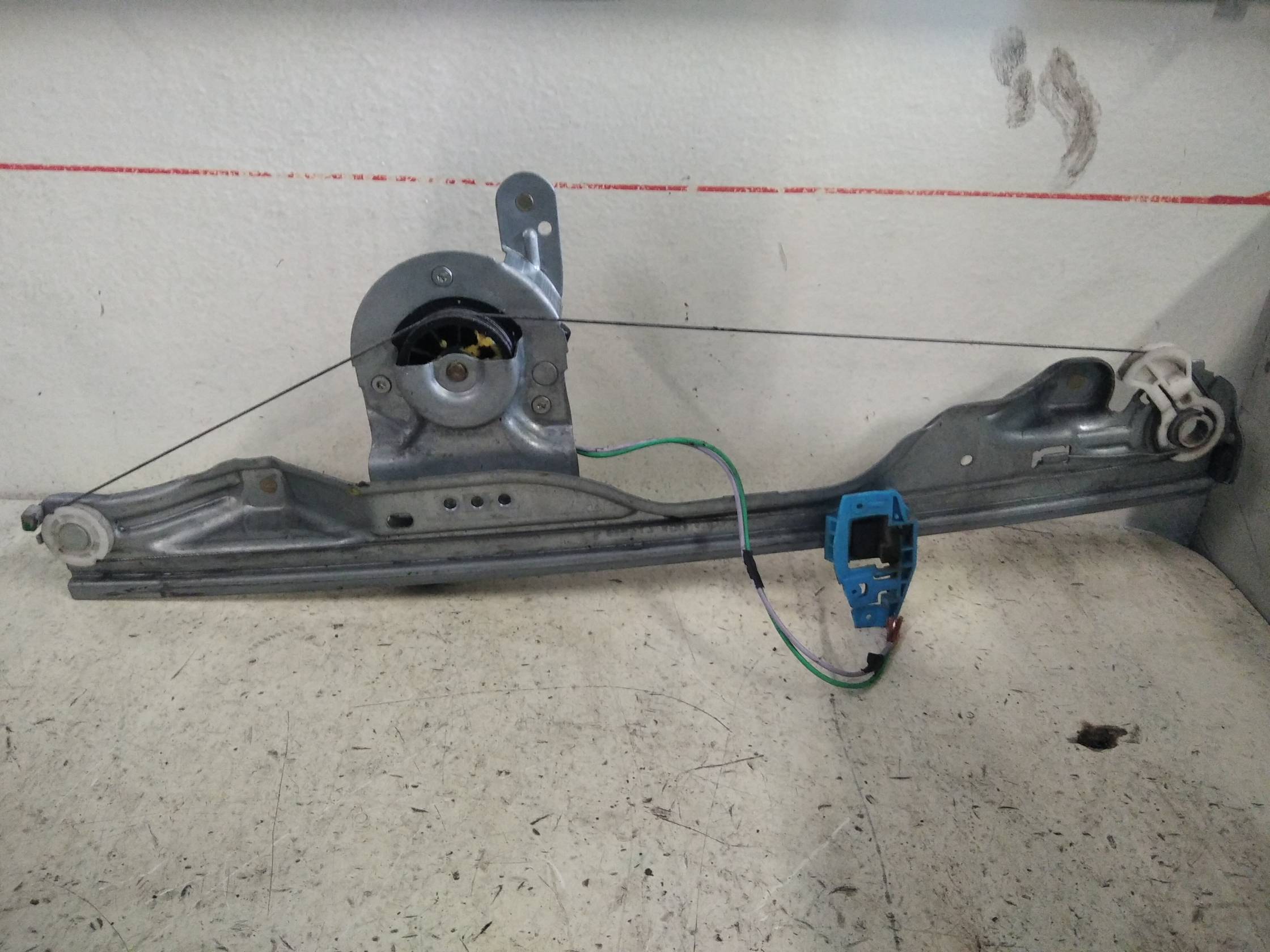 Alzacristallo elettr. porta ant. dx.