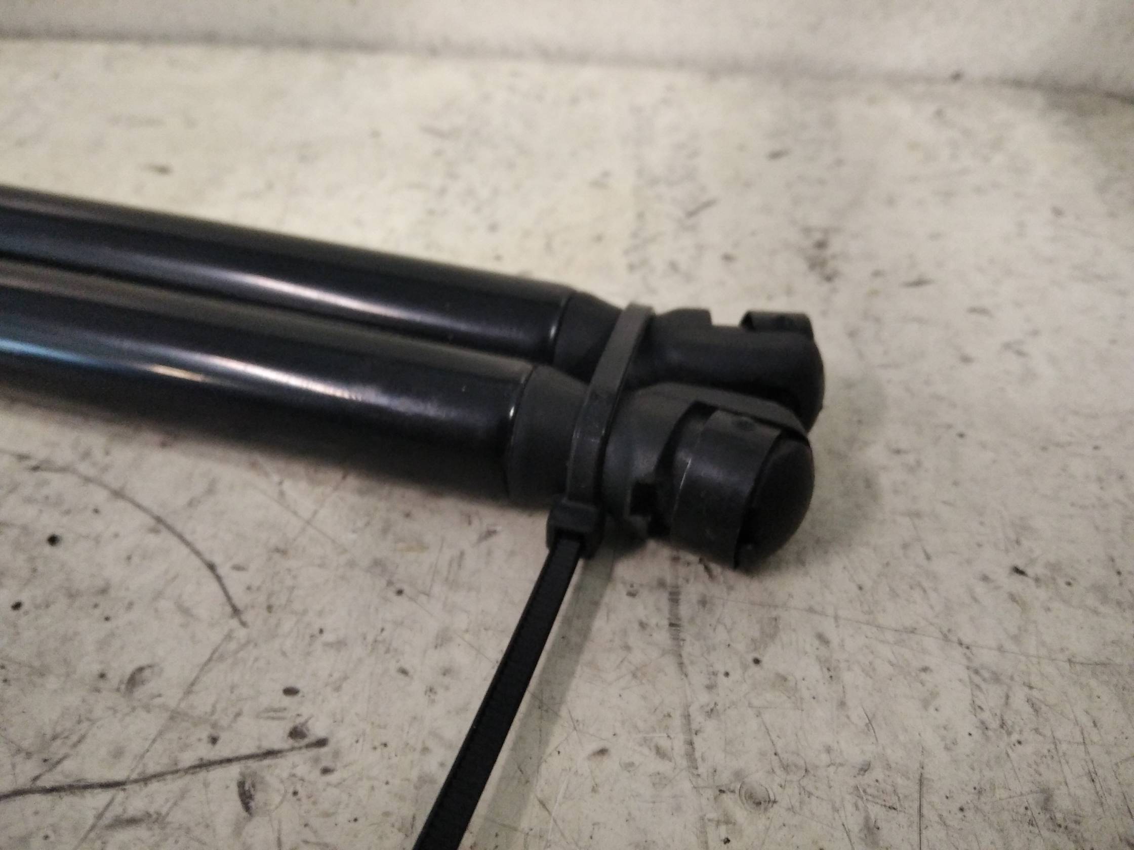 Asta ammortizzante portello post. sx. Asta ammortizzante portello post. sx.