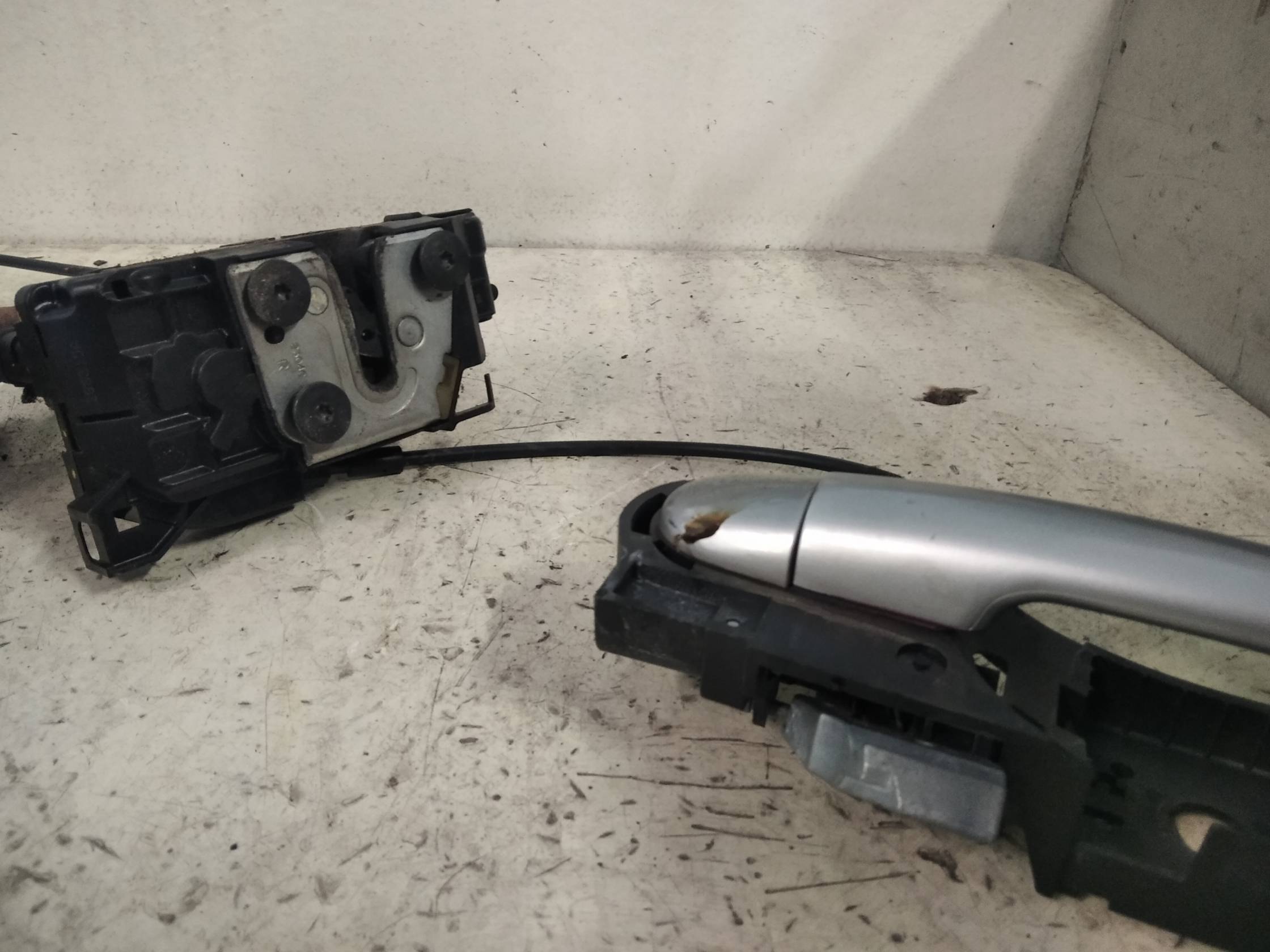 Serratura porta post. dx.